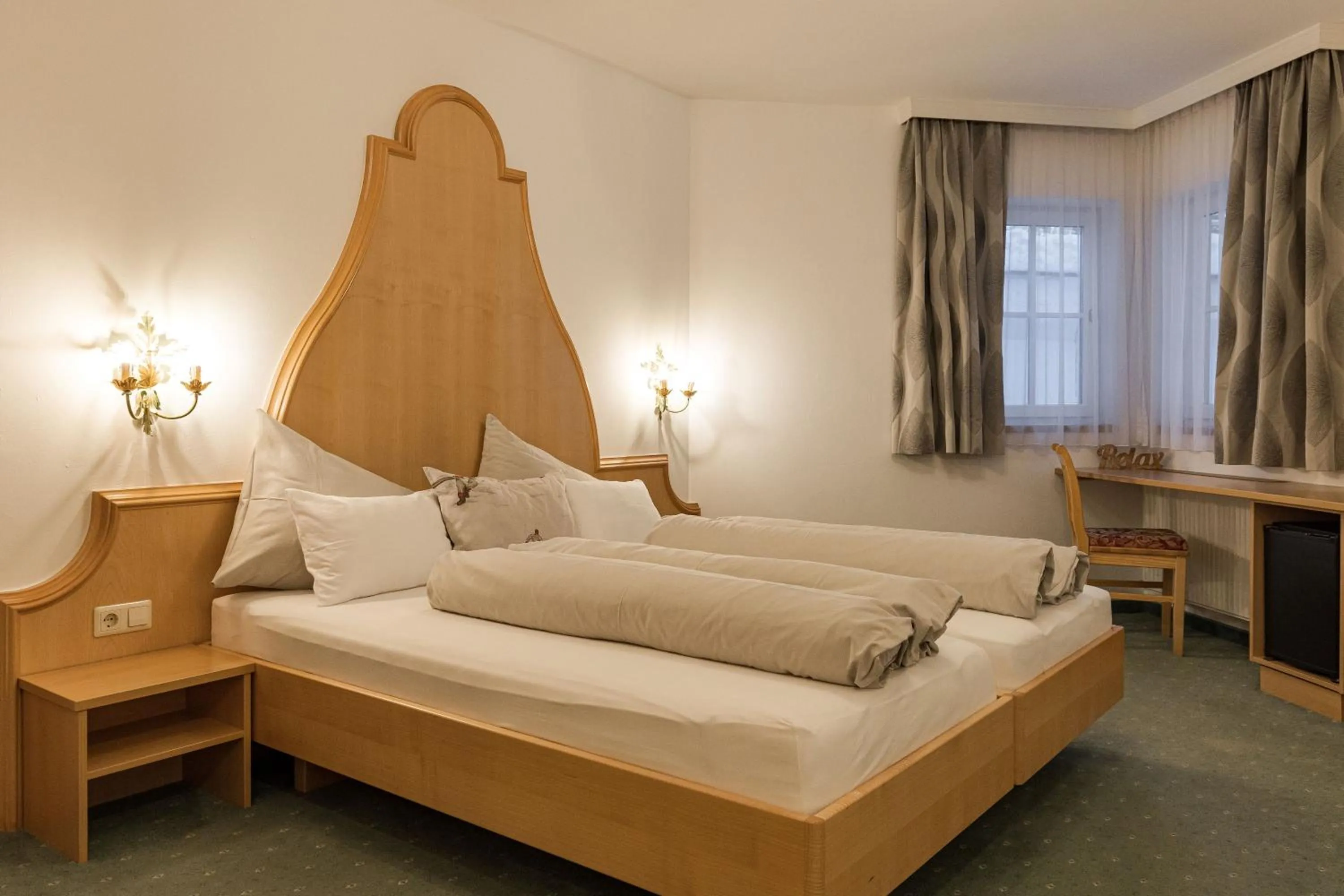 Photo of the whole room, Bed in Arlen Lodge Hotel-Garni