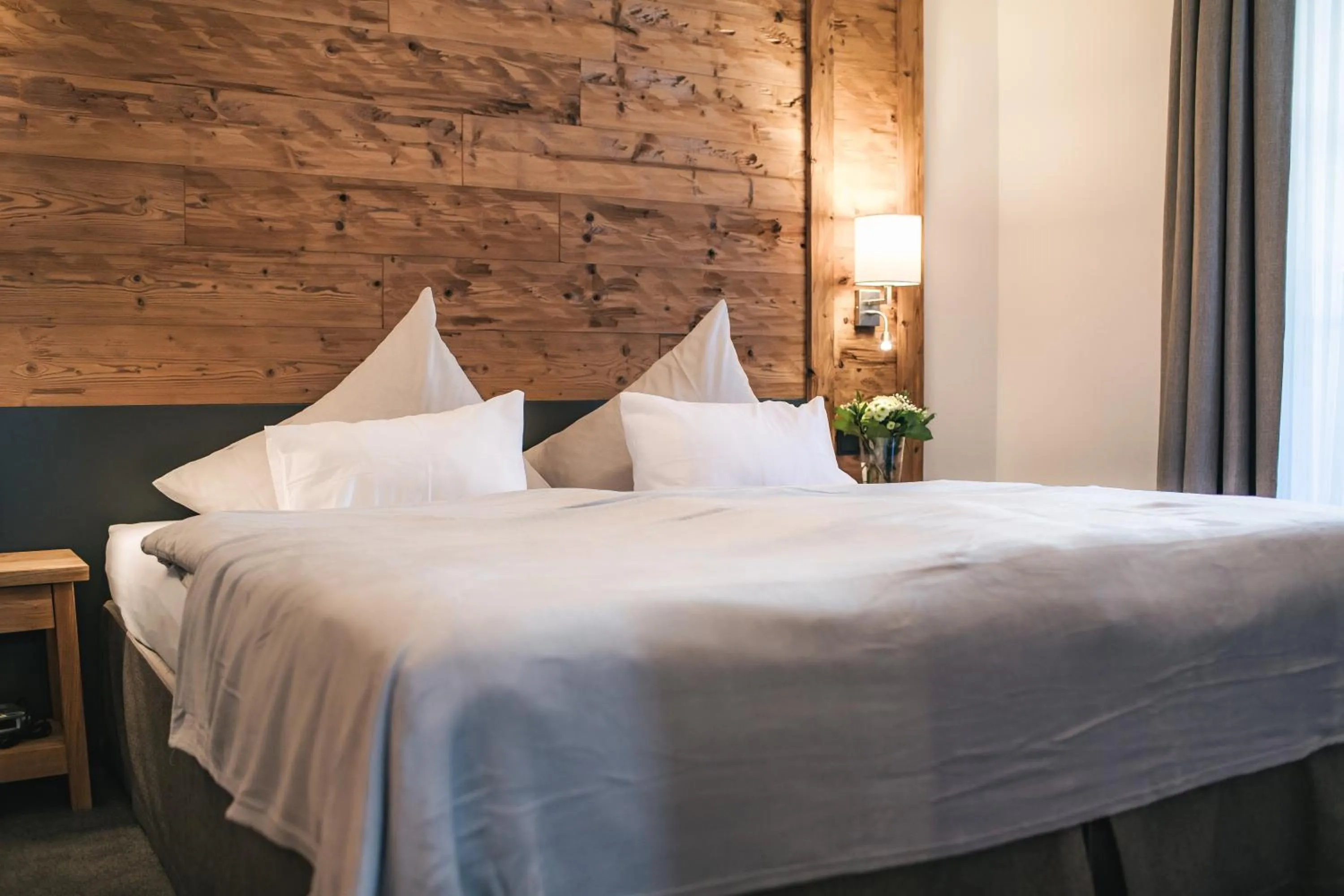 Bedroom, Bed in Arlen Lodge Hotel-Garni