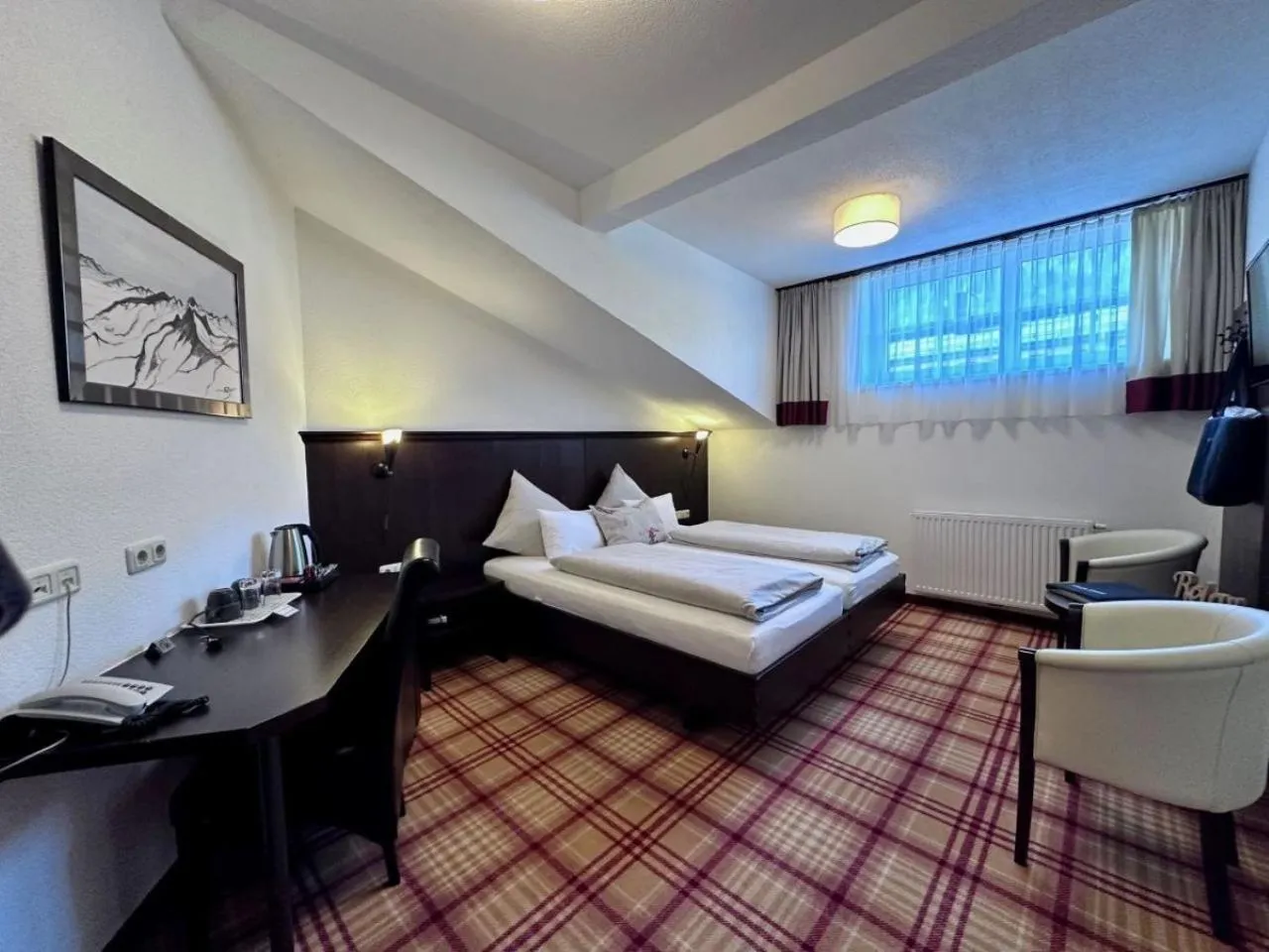 Bedroom, Bed in Arlen Lodge Hotel-Garni