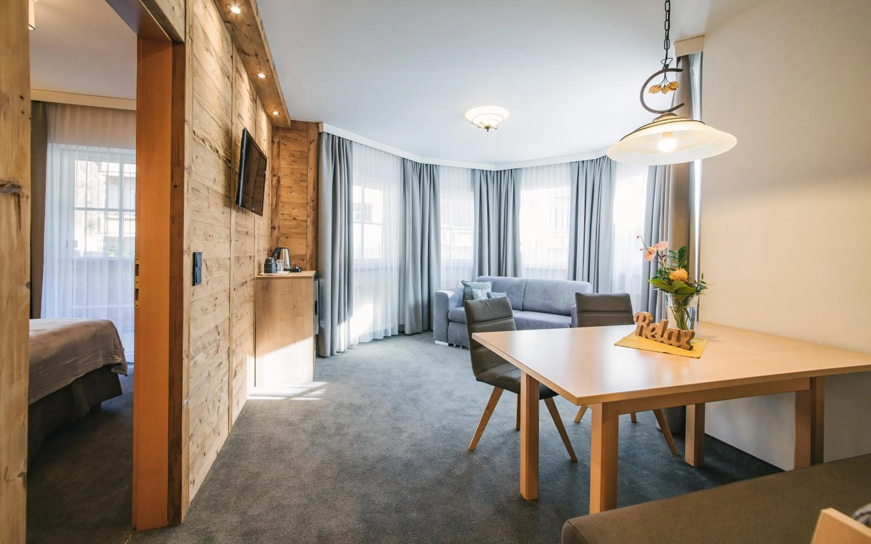 Photo of the whole room, Bed in Arlen Lodge Hotel-Garni