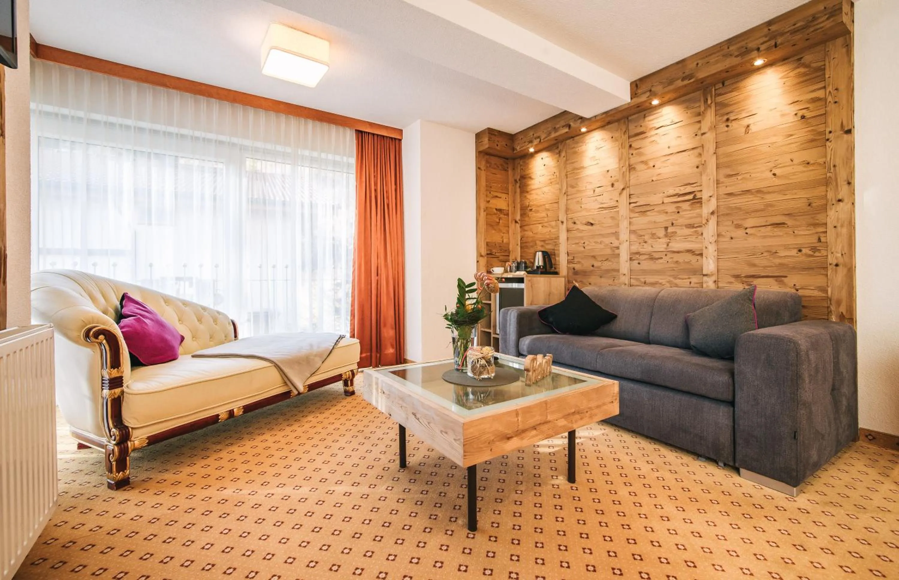 Living room in Arlen Lodge Hotel-Garni