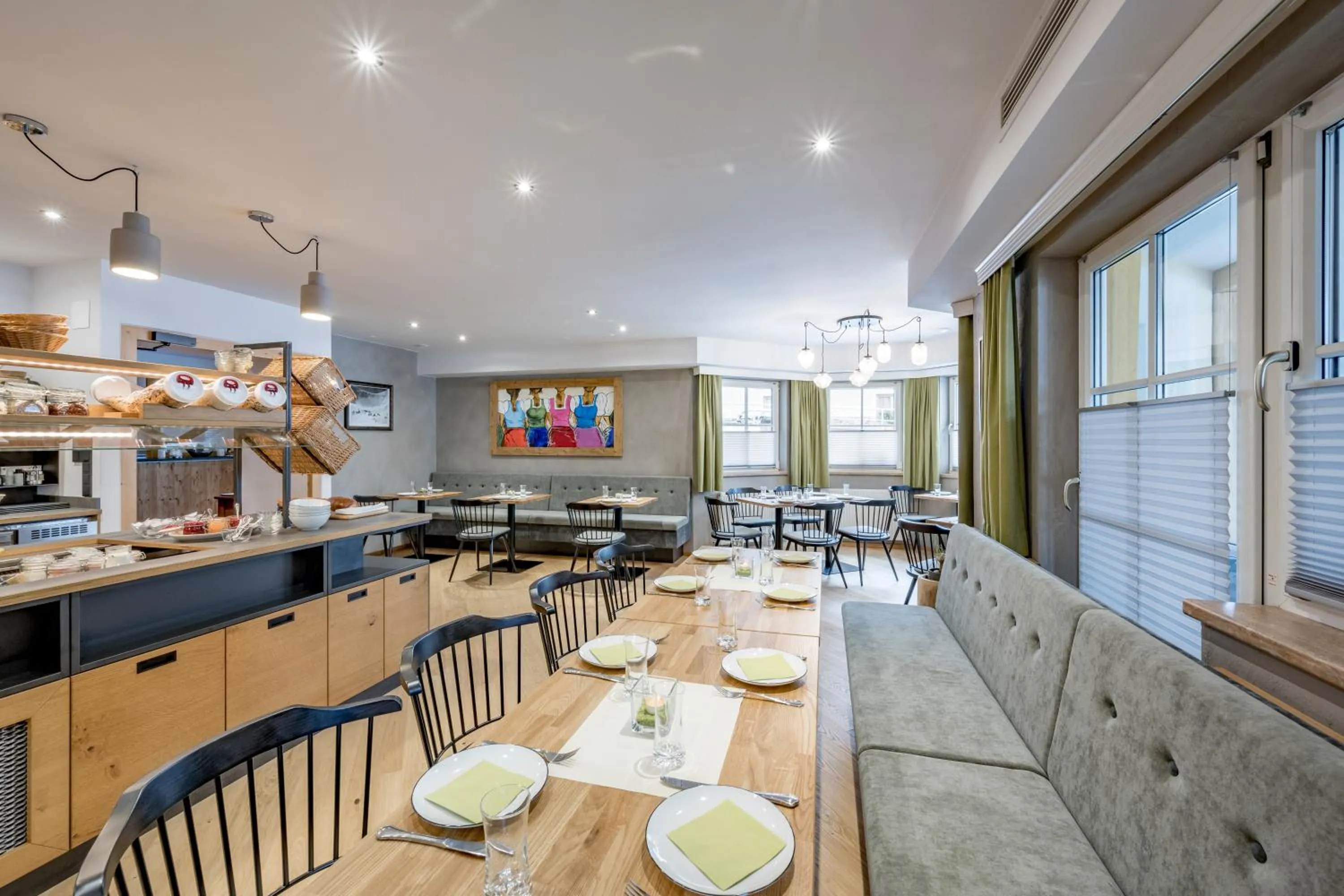 Food and drinks in Arlen Lodge Hotel-Garni