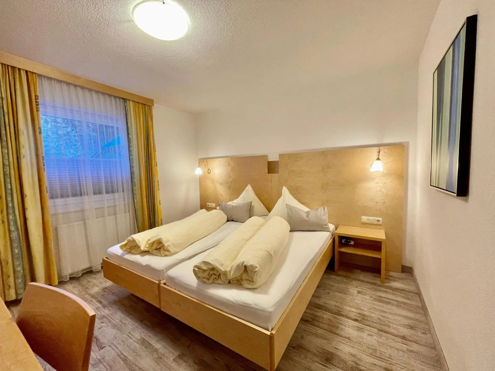 Photo of the whole room, Bed in Arlen Lodge Hotel-Garni