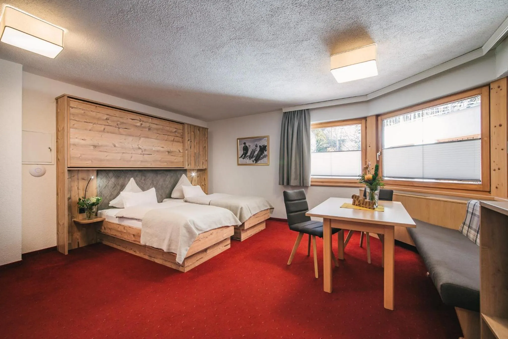 Bed in Arlen Lodge Hotel-Garni