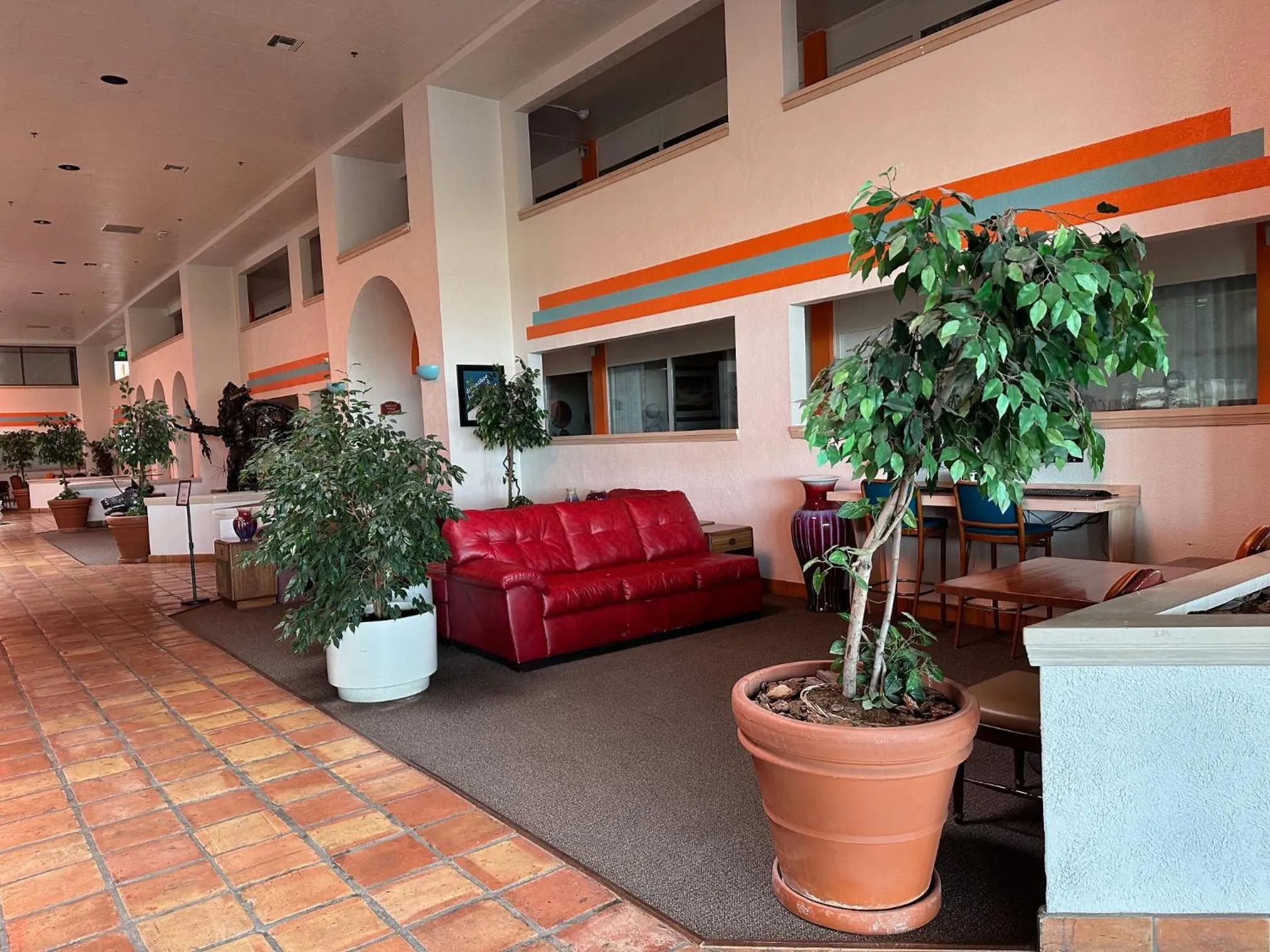 Property building in Howard Johnson by Wyndham Gallup