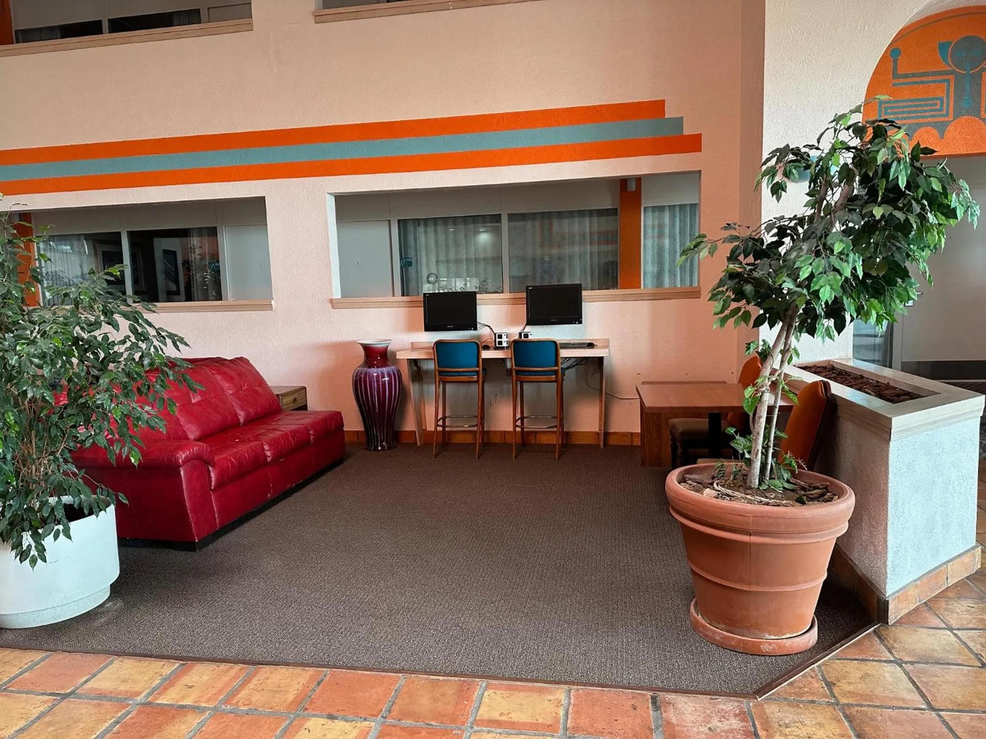 Property building in Howard Johnson by Wyndham Gallup