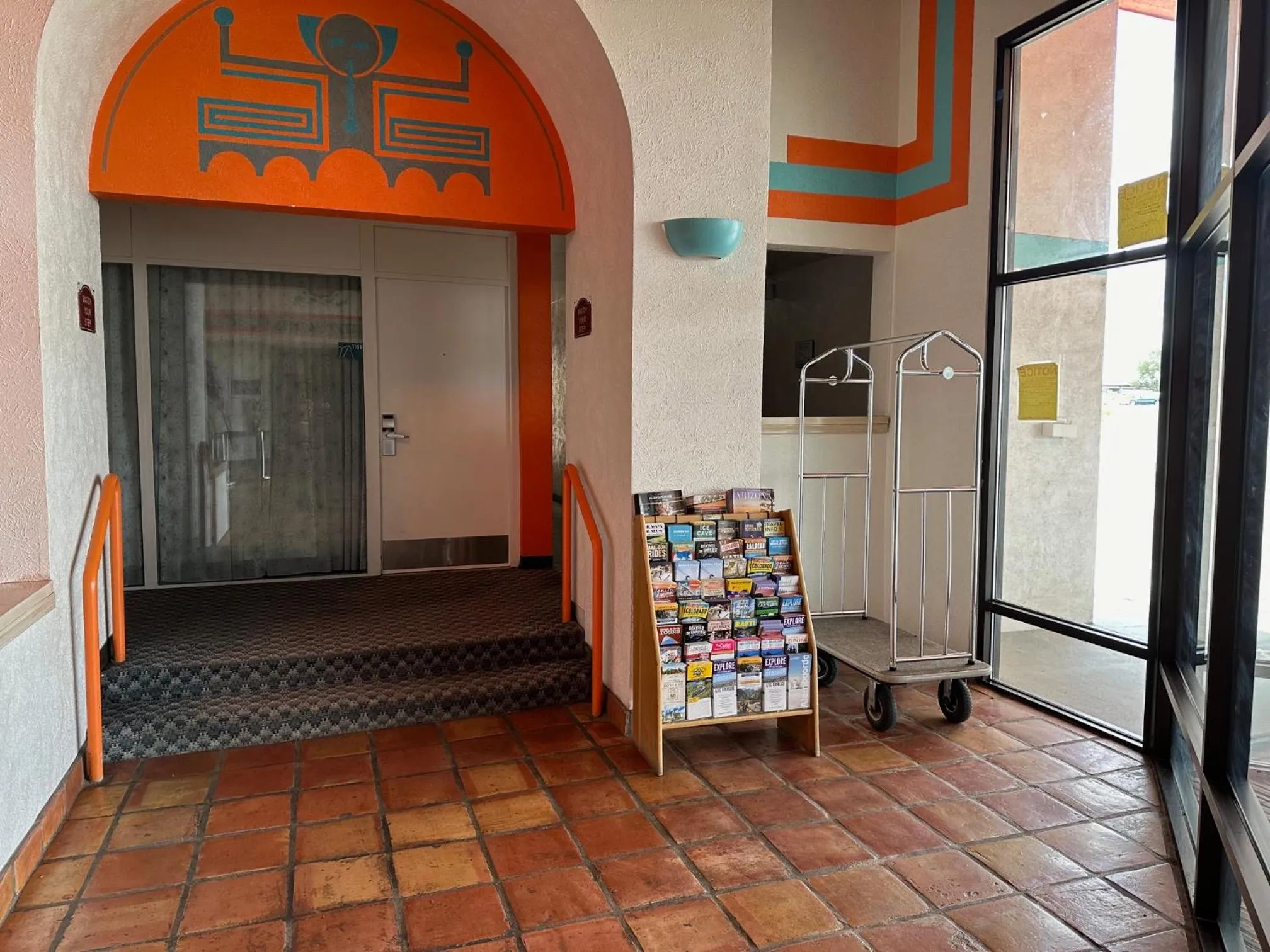 Property building in Howard Johnson by Wyndham Gallup