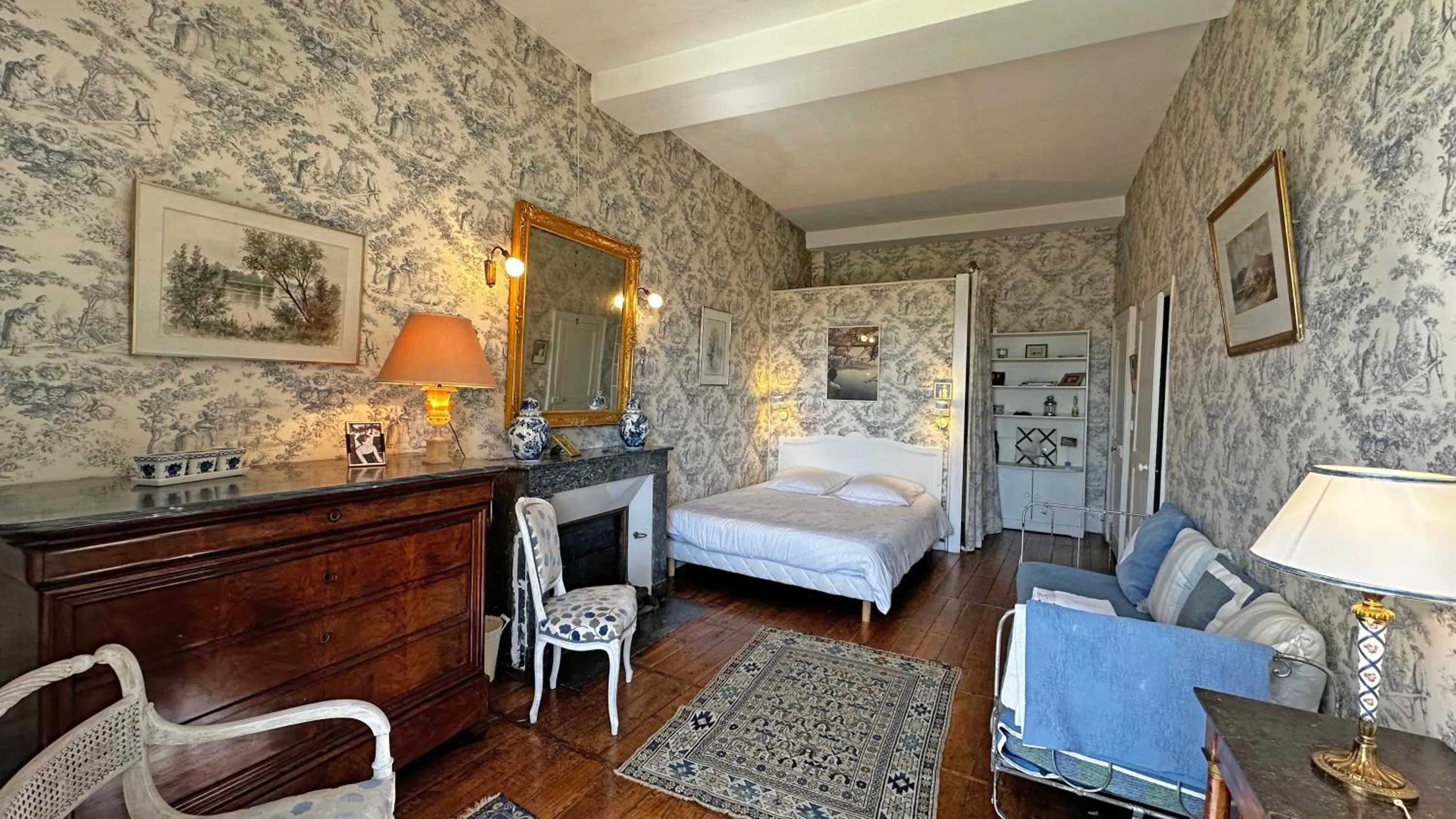 Bed in Château de la Chabroulie