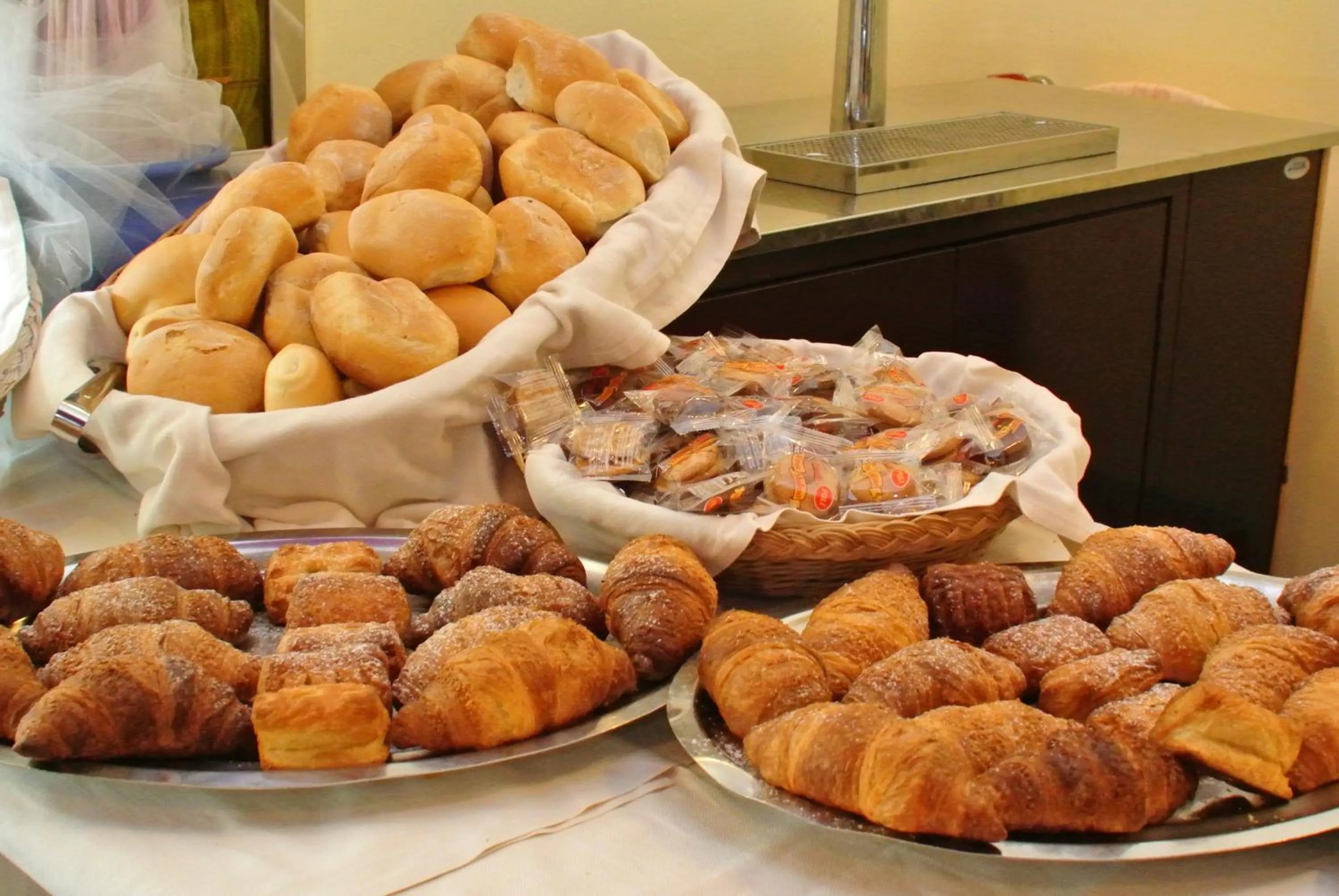 Buffet breakfast in Hotel Antonella