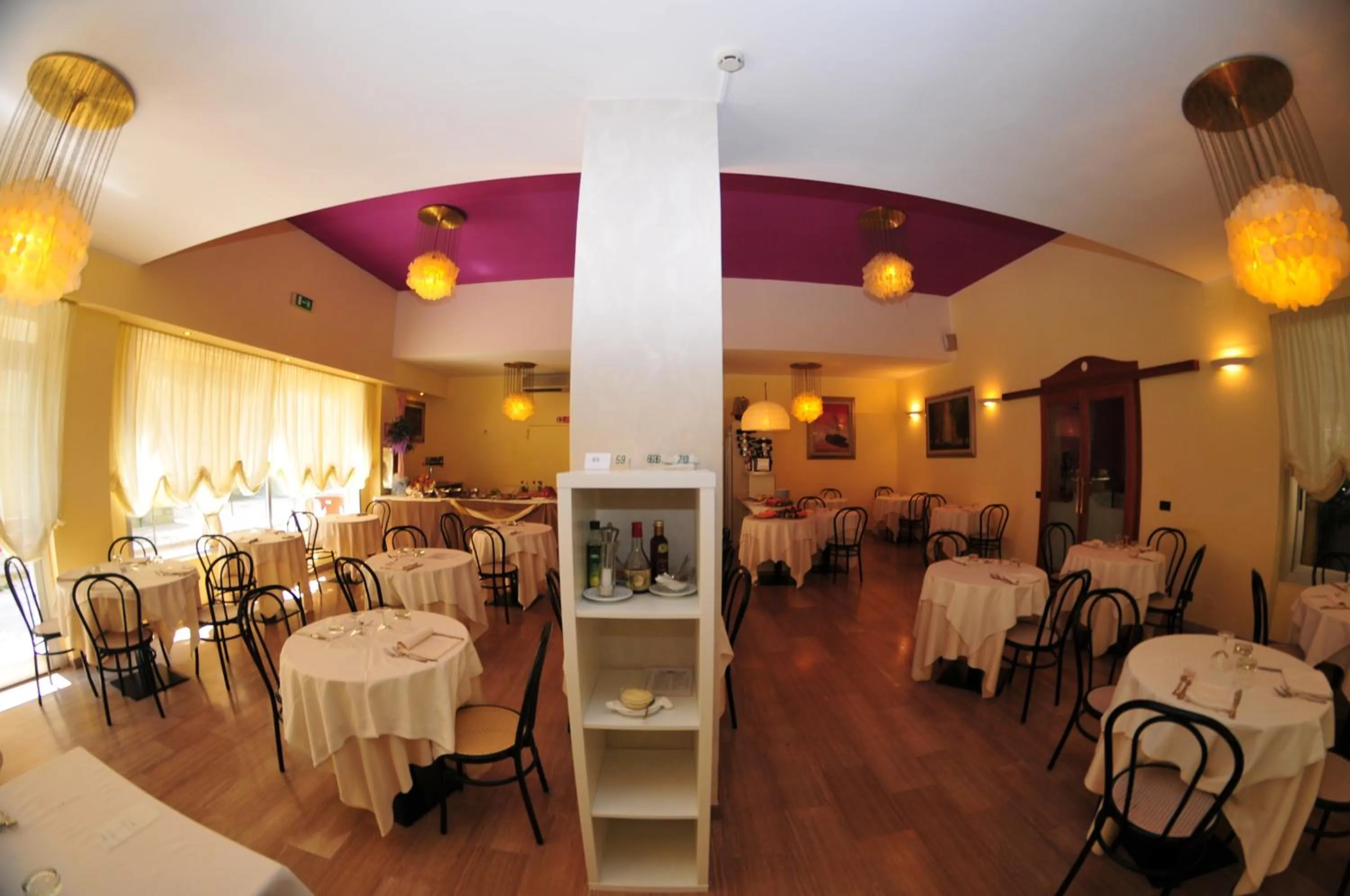 Restaurant/places to eat in Hotel Antonella