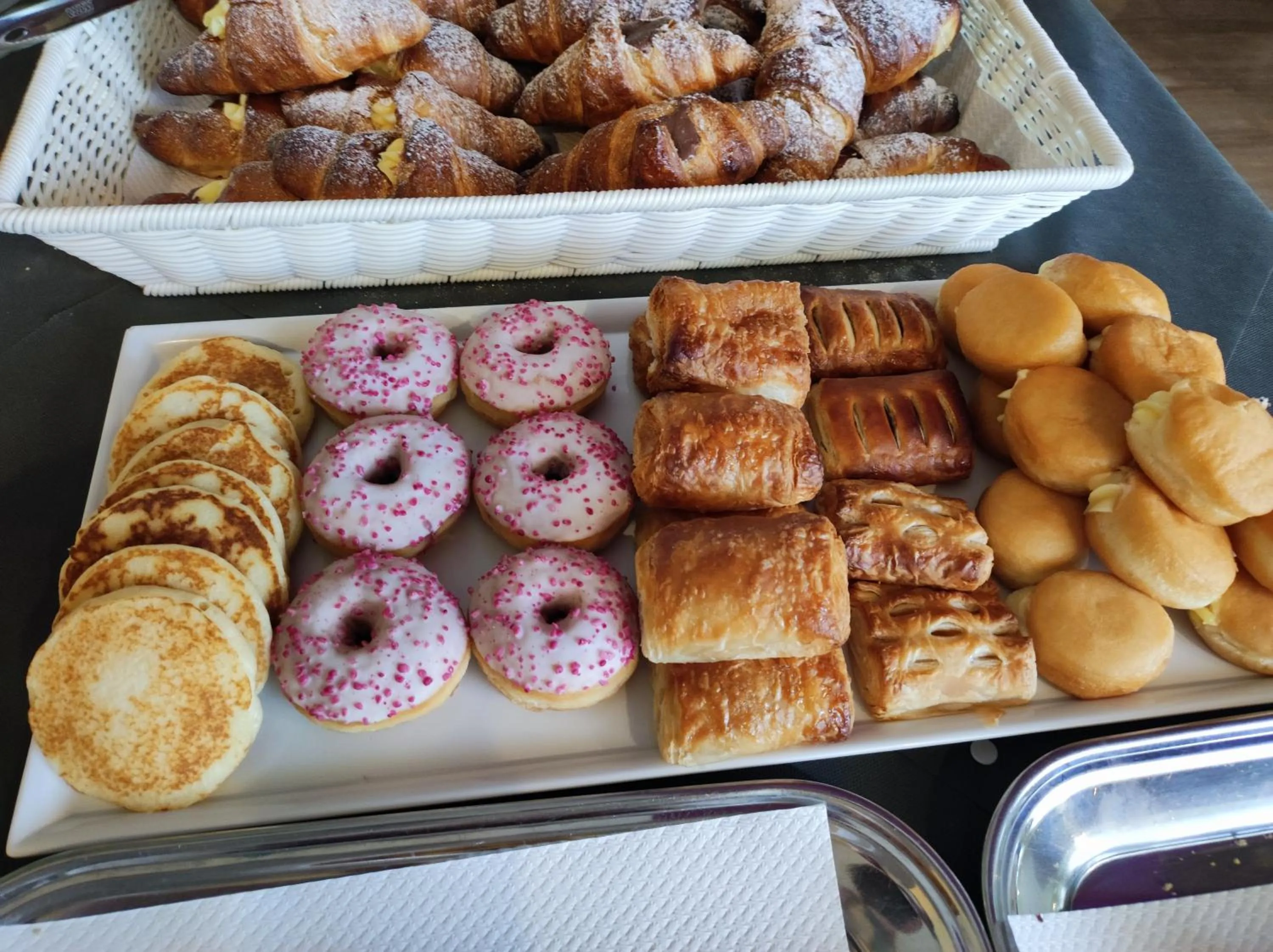Buffet breakfast in Hotel Antonella