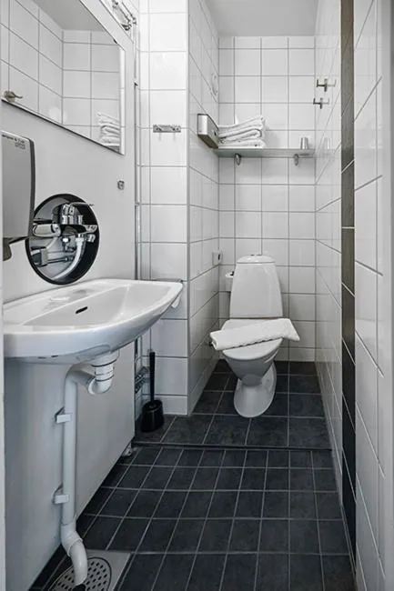 Bathroom in Hotel Amadeus by First