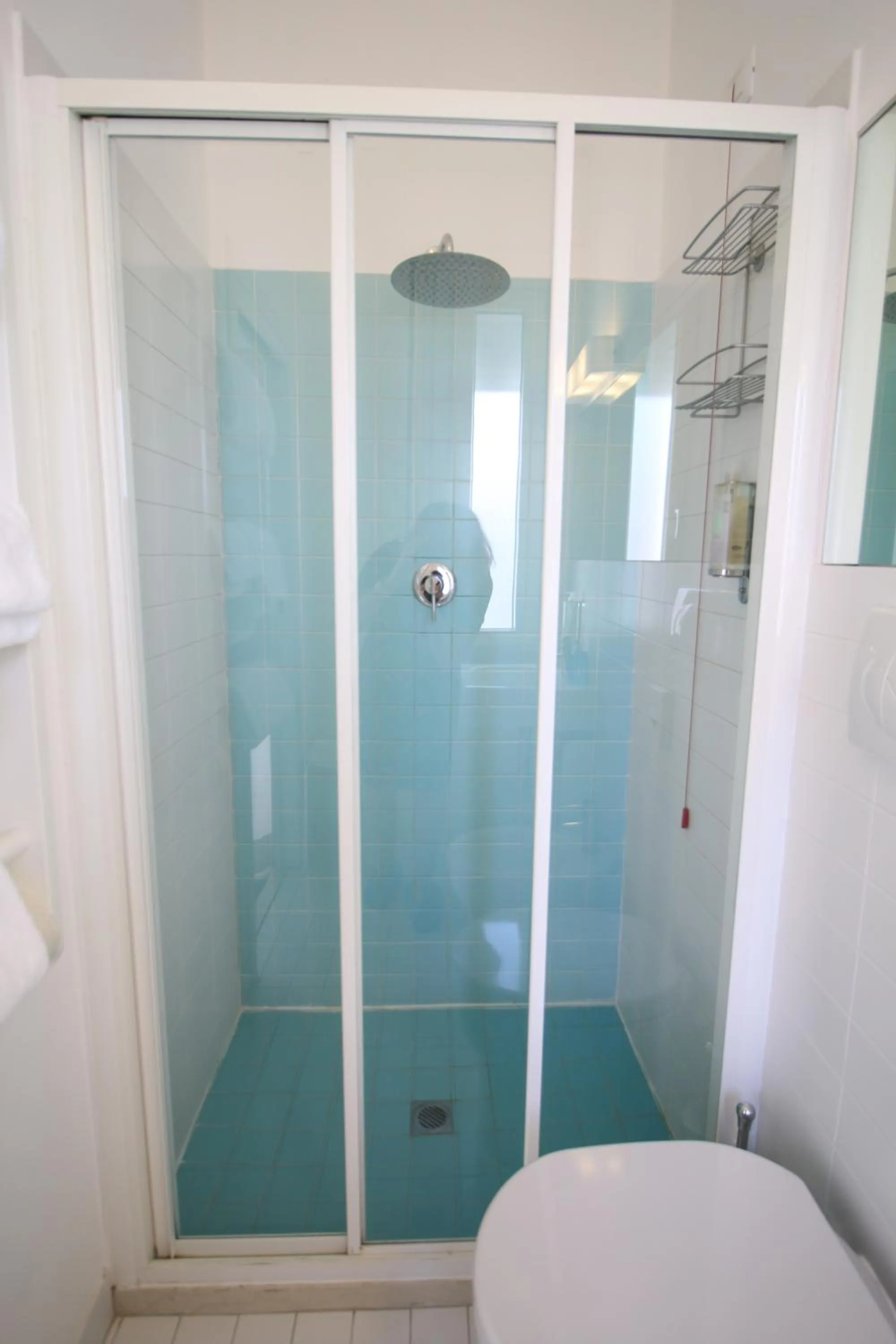 Shower in Maree Hotel