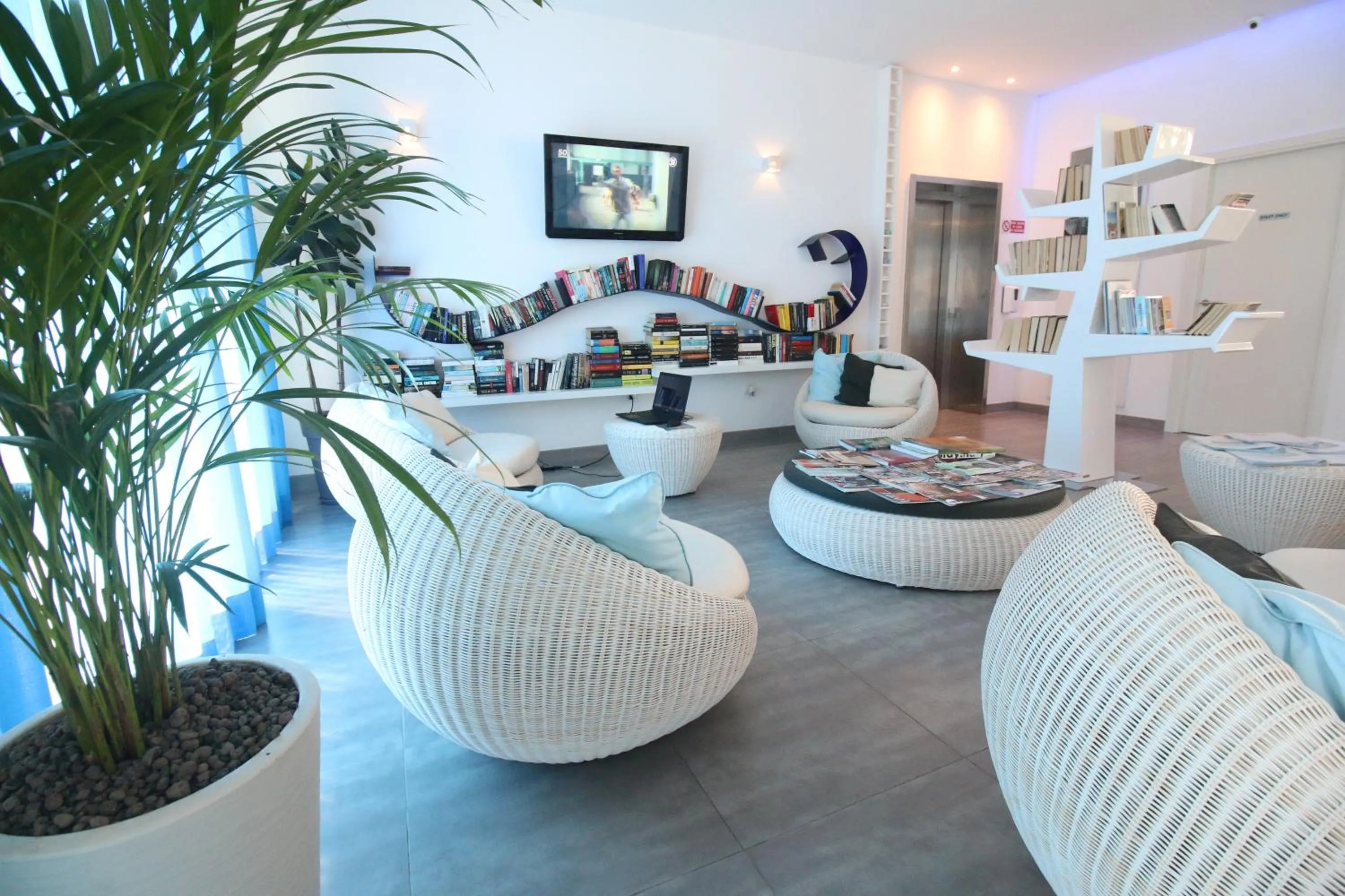 Area and facilities in Maree Hotel