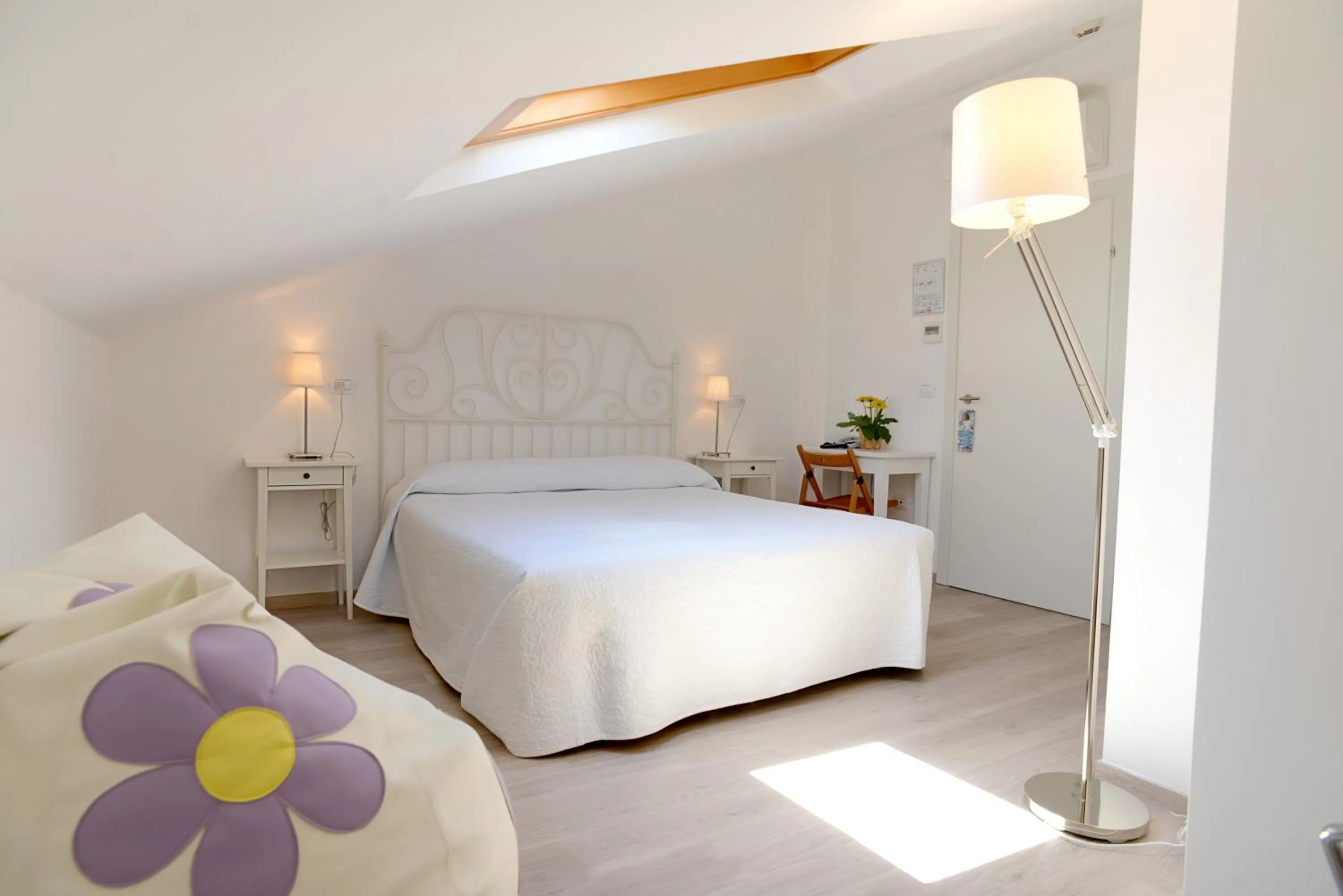 Photo of the whole room, Bed in Maree Hotel