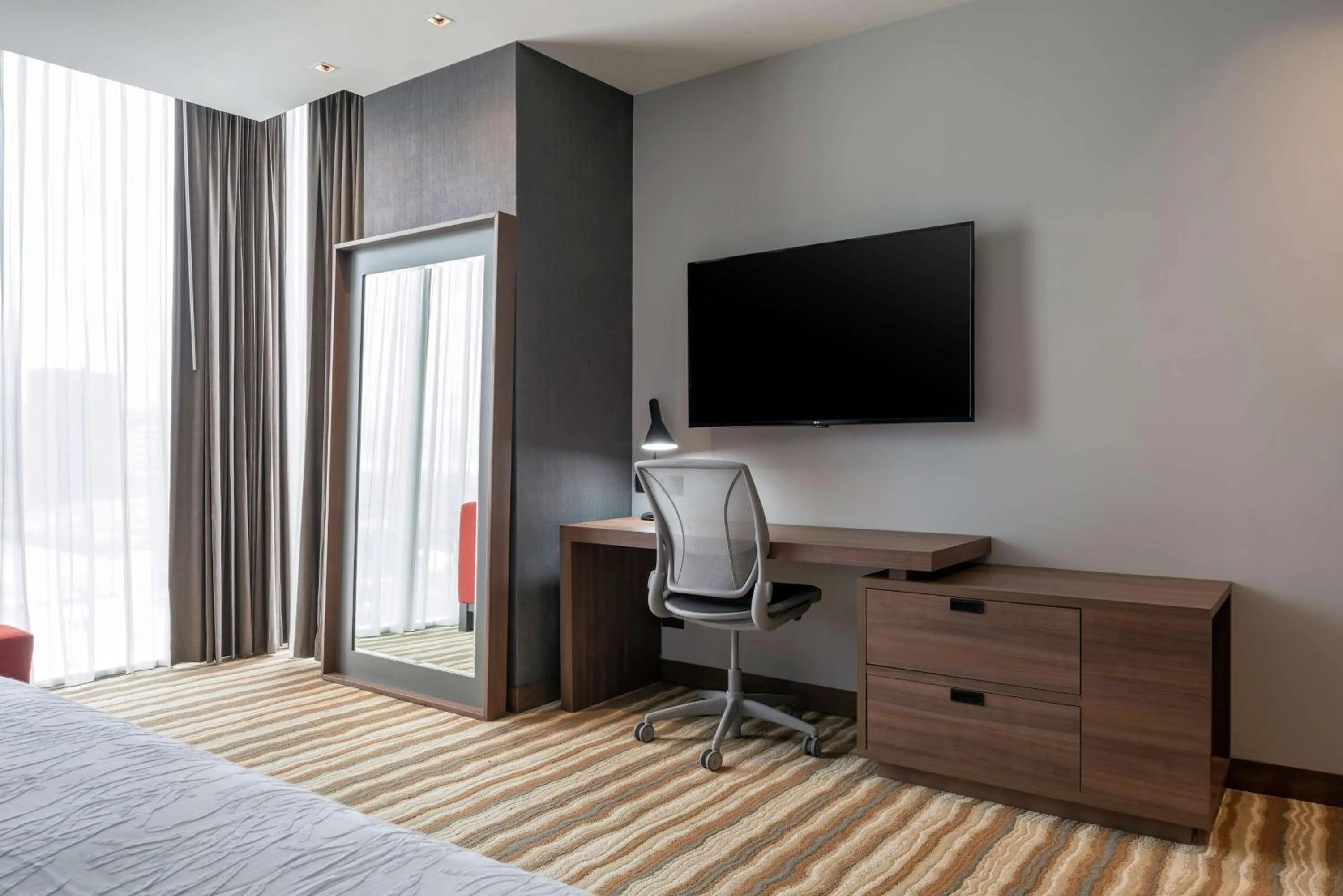 Bedroom, Bed in Hilton Garden Inn Chihuahua