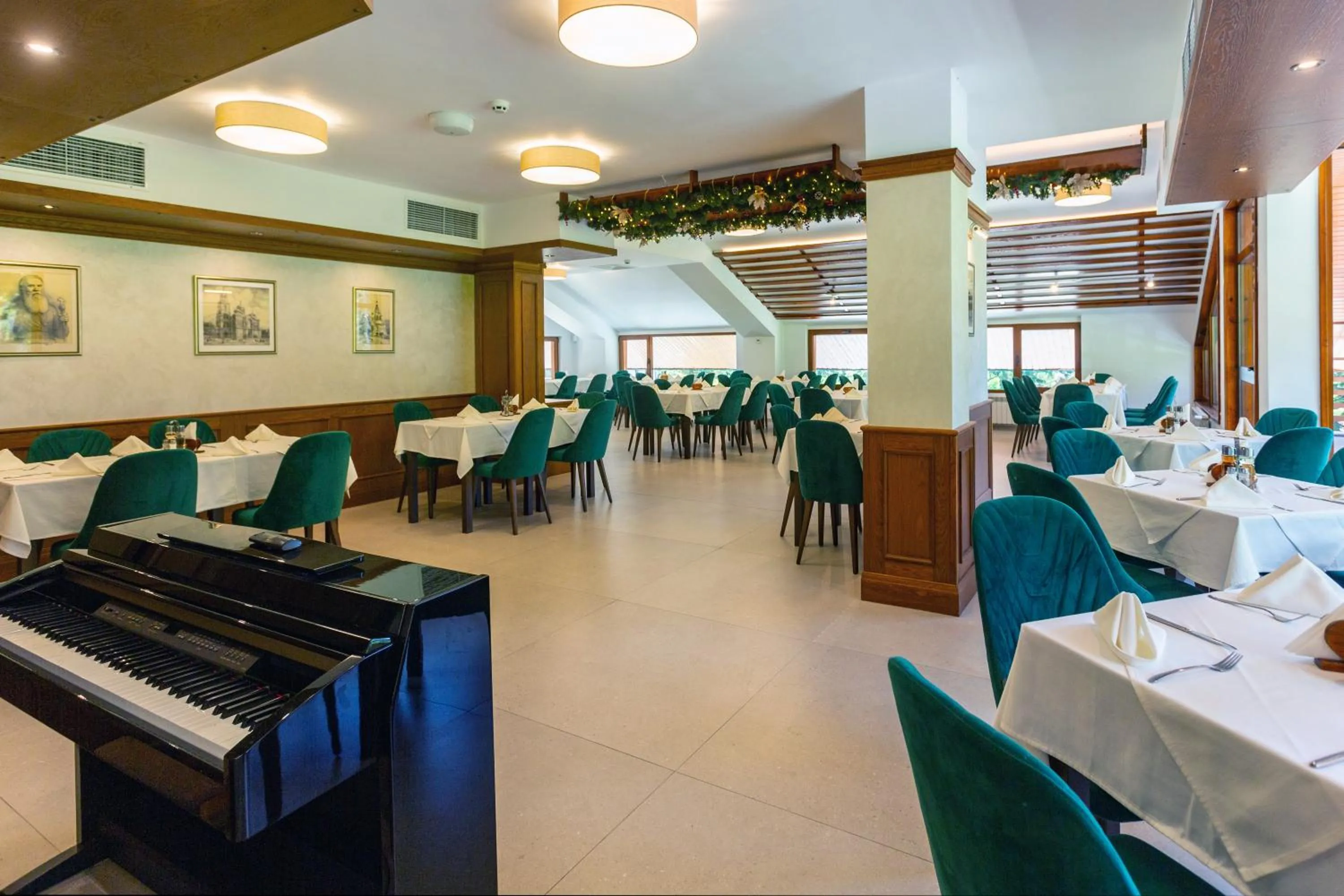 Restaurant/places to eat in Musala Hotel