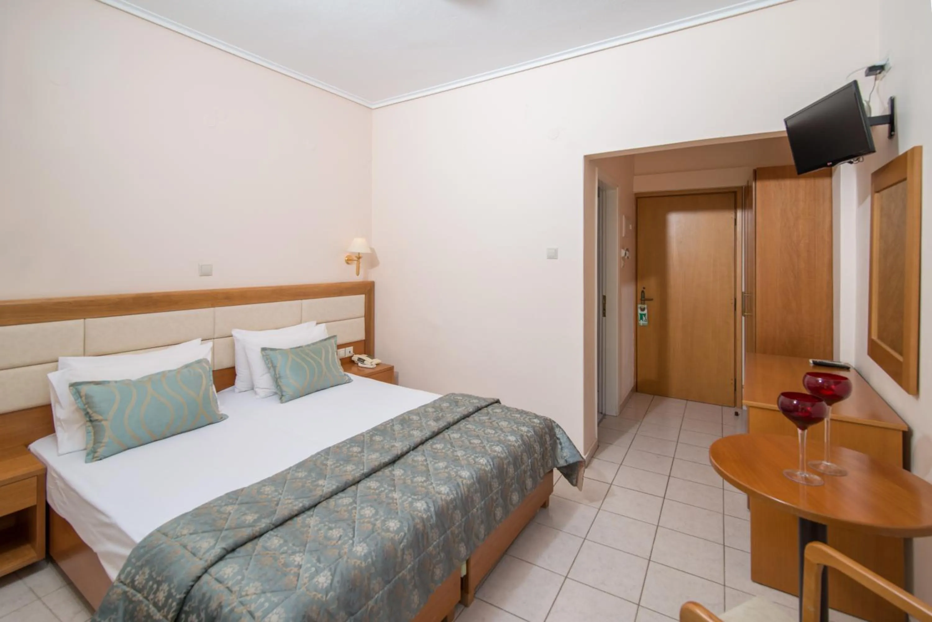 Photo of the whole room, Bed in Regina Mare Hotel