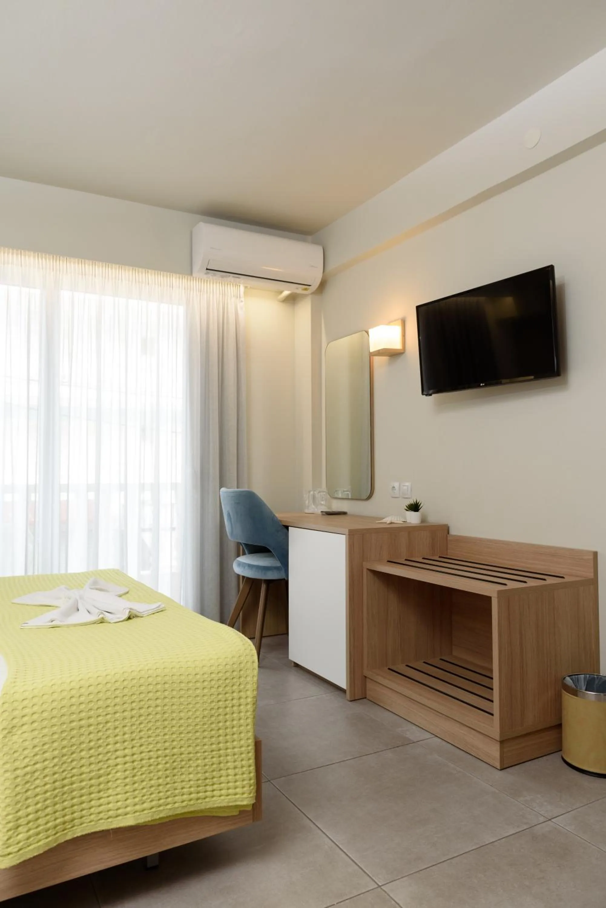 TV and multimedia, Bed in Regina Mare Hotel