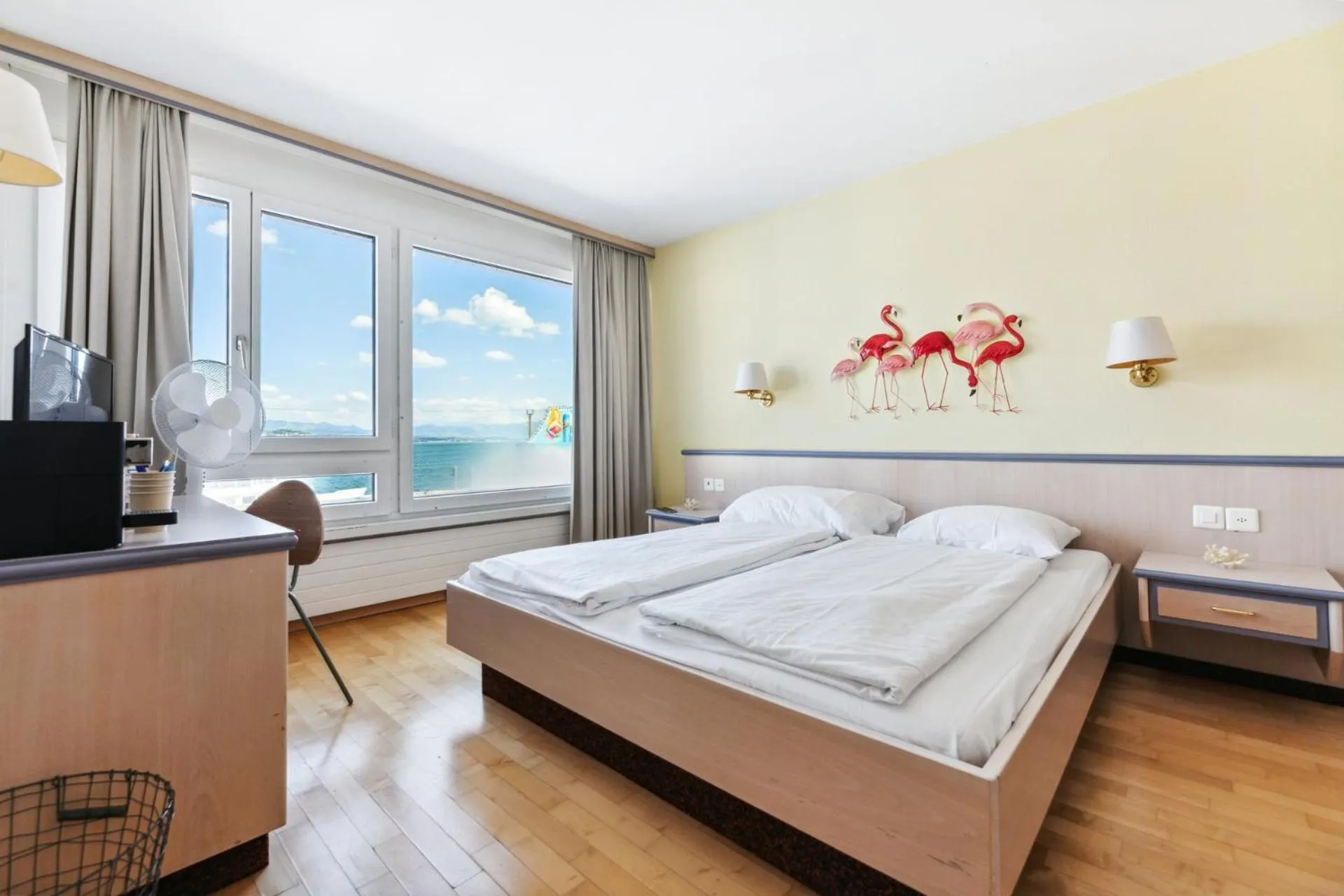 Photo of the whole room in becozy du Lac Self-Check In Hotel Riviera Edition