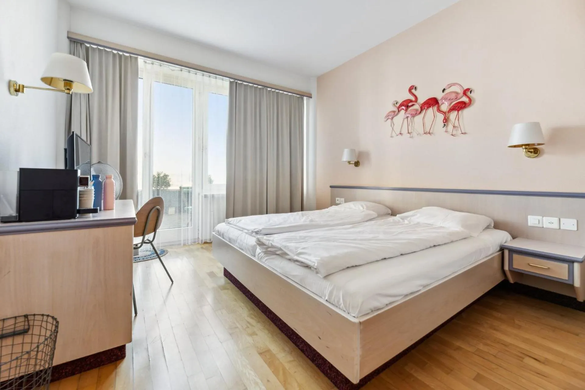 Photo of the whole room in becozy du Lac Self-Check In Hotel Riviera Edition