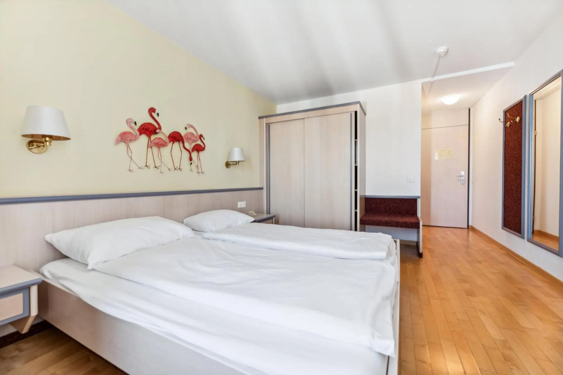 Photo of the whole room in becozy du Lac Self-Check In Hotel Riviera Edition