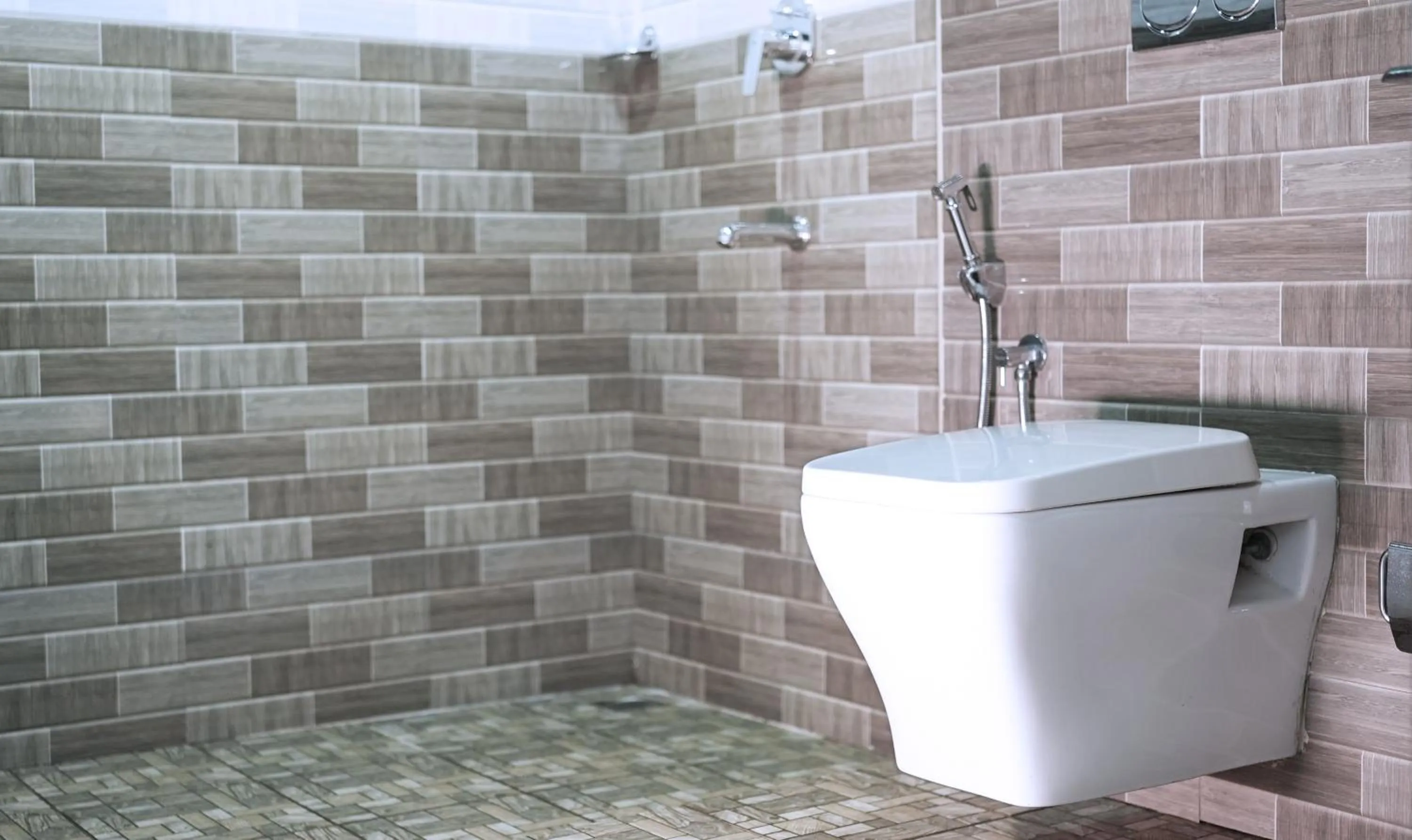 Toilet in Misty Garden Resort and SPA