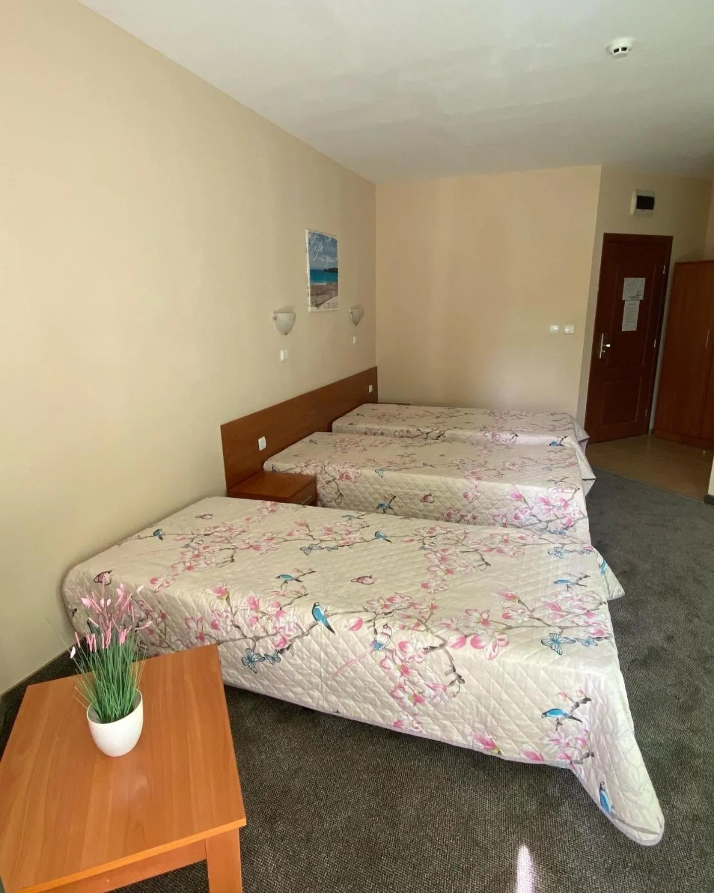 Photo of the whole room, Bed in Hotel L&B- Free parking