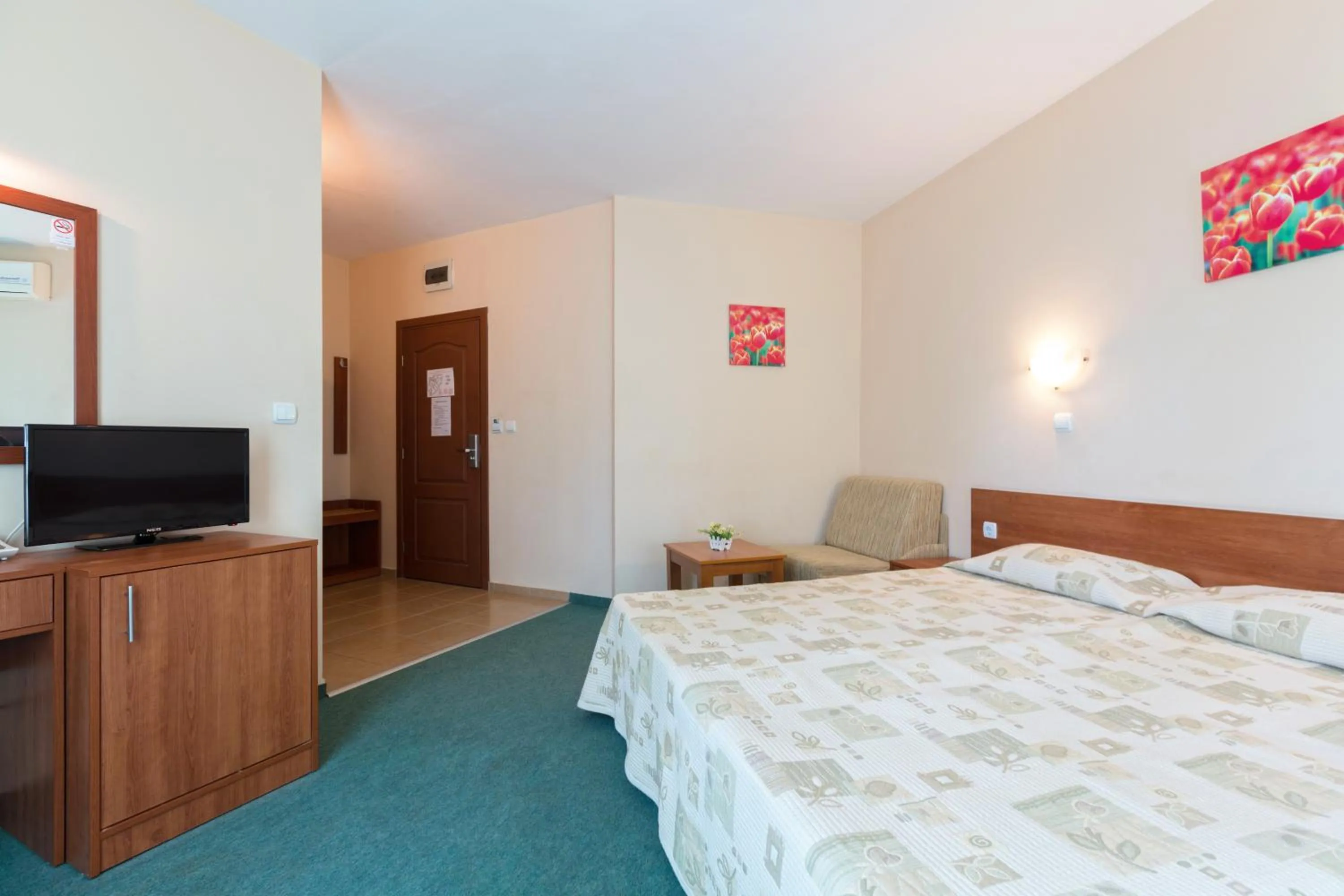 Bed in Hotel L&B- Free parking