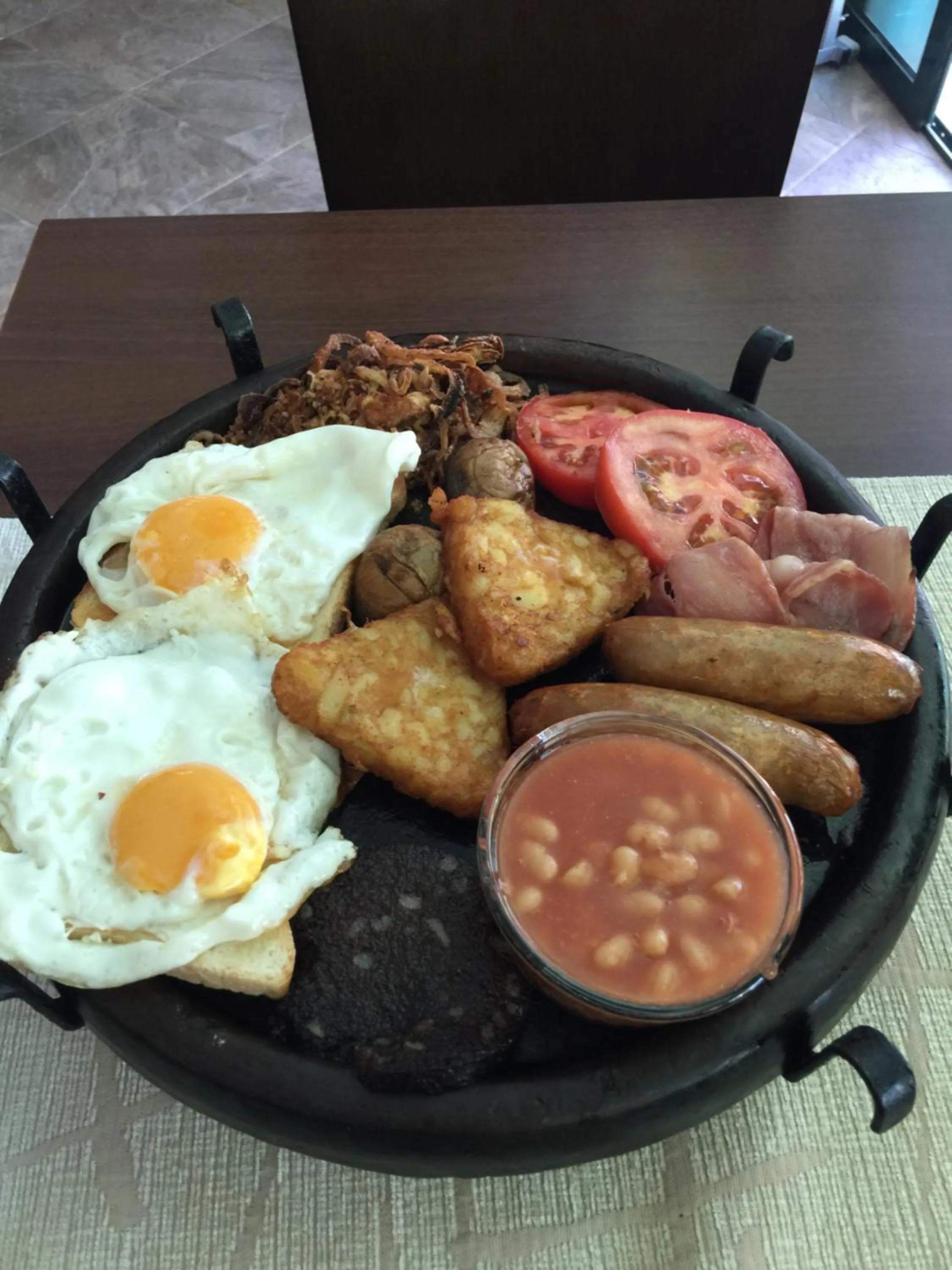 Restaurant/places to eat in Hotel L&B- Free parking