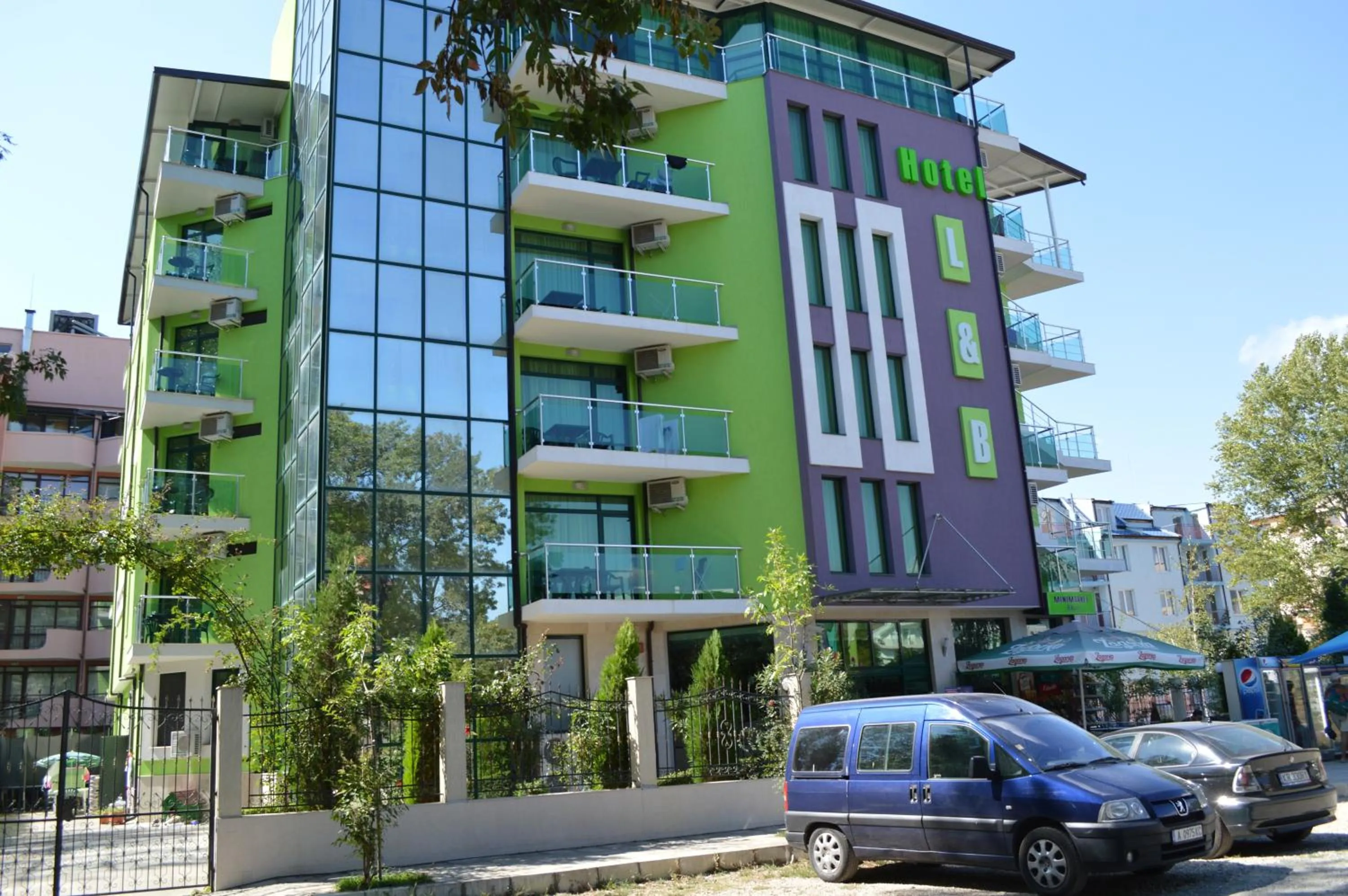 Facade/entrance in Hotel L&B- Free parking