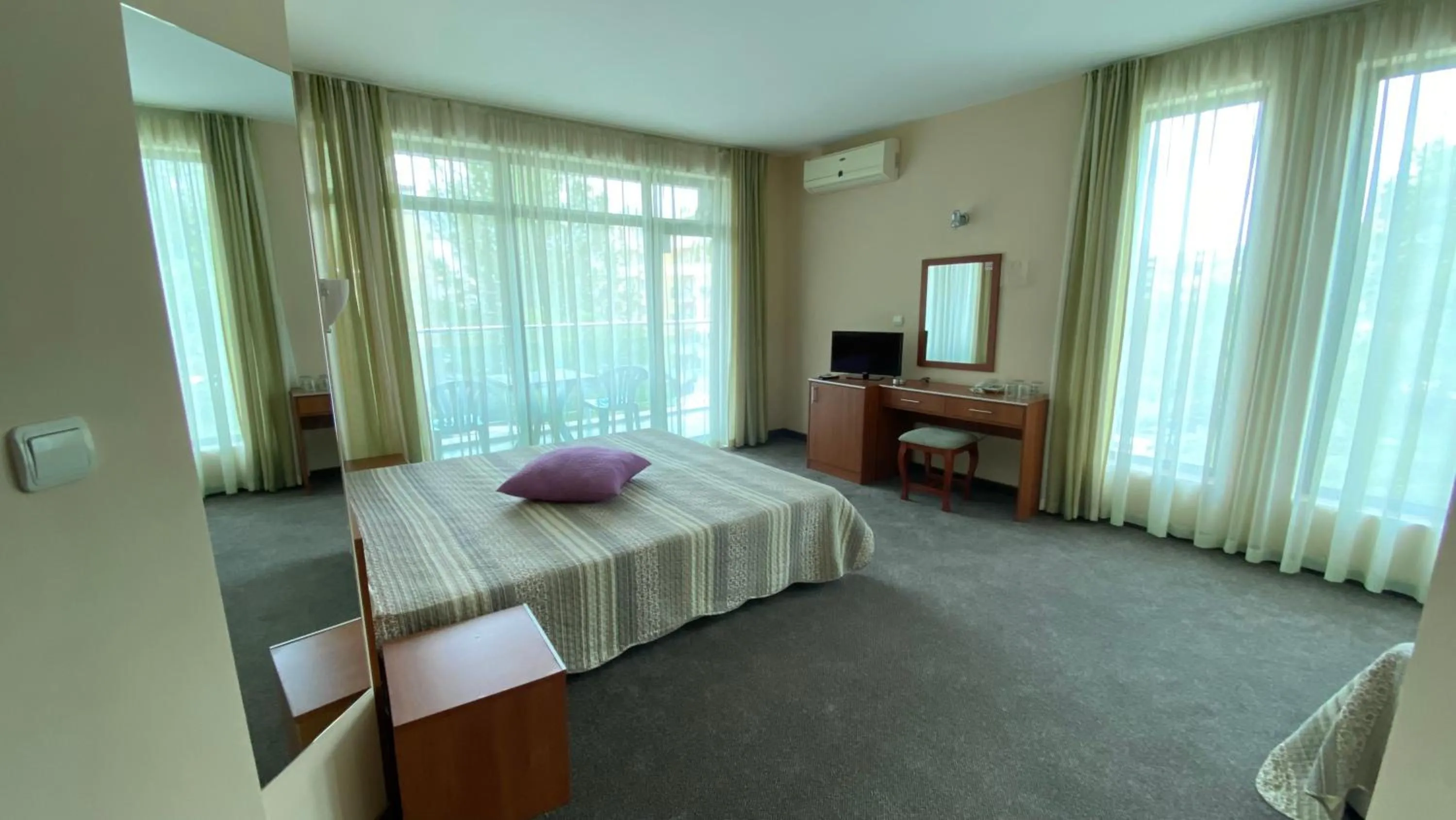 Photo of the whole room, Bed in Hotel L&B- Free parking