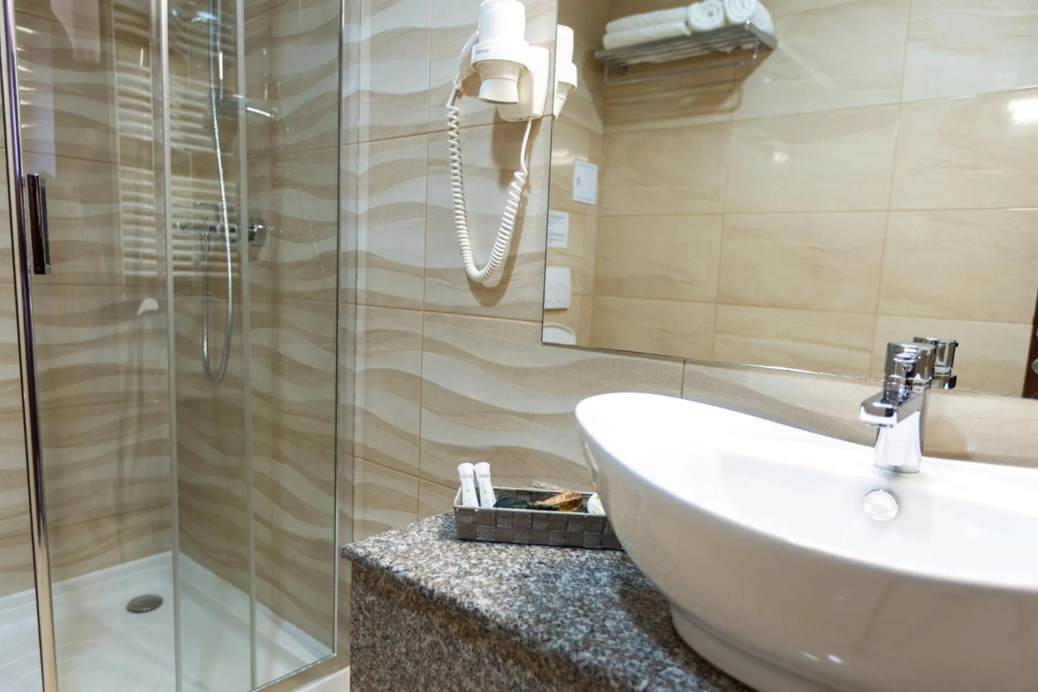 Shower in Hotel Bueno