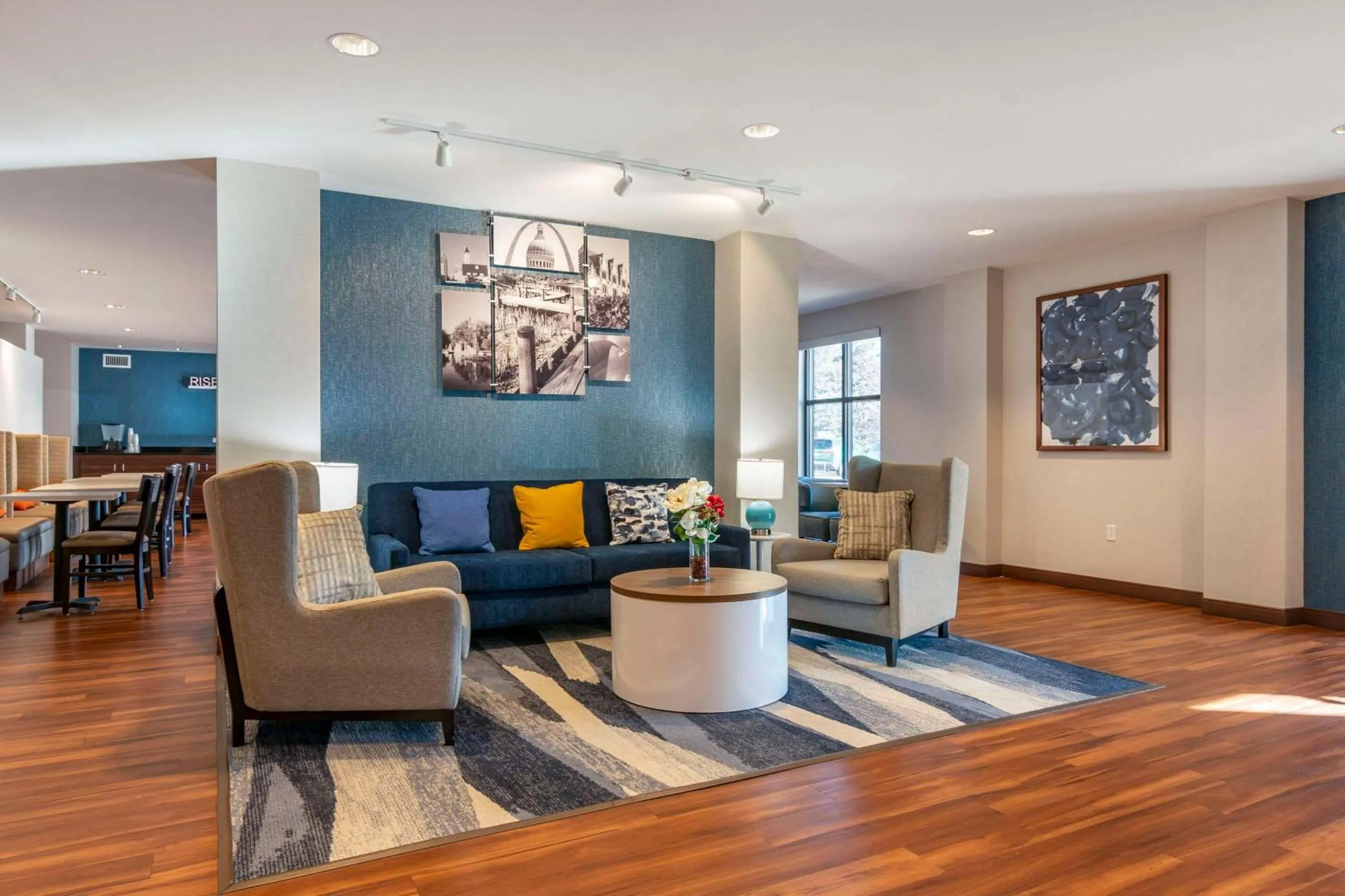 Lobby or reception in Comfort Inn St Louis Airport