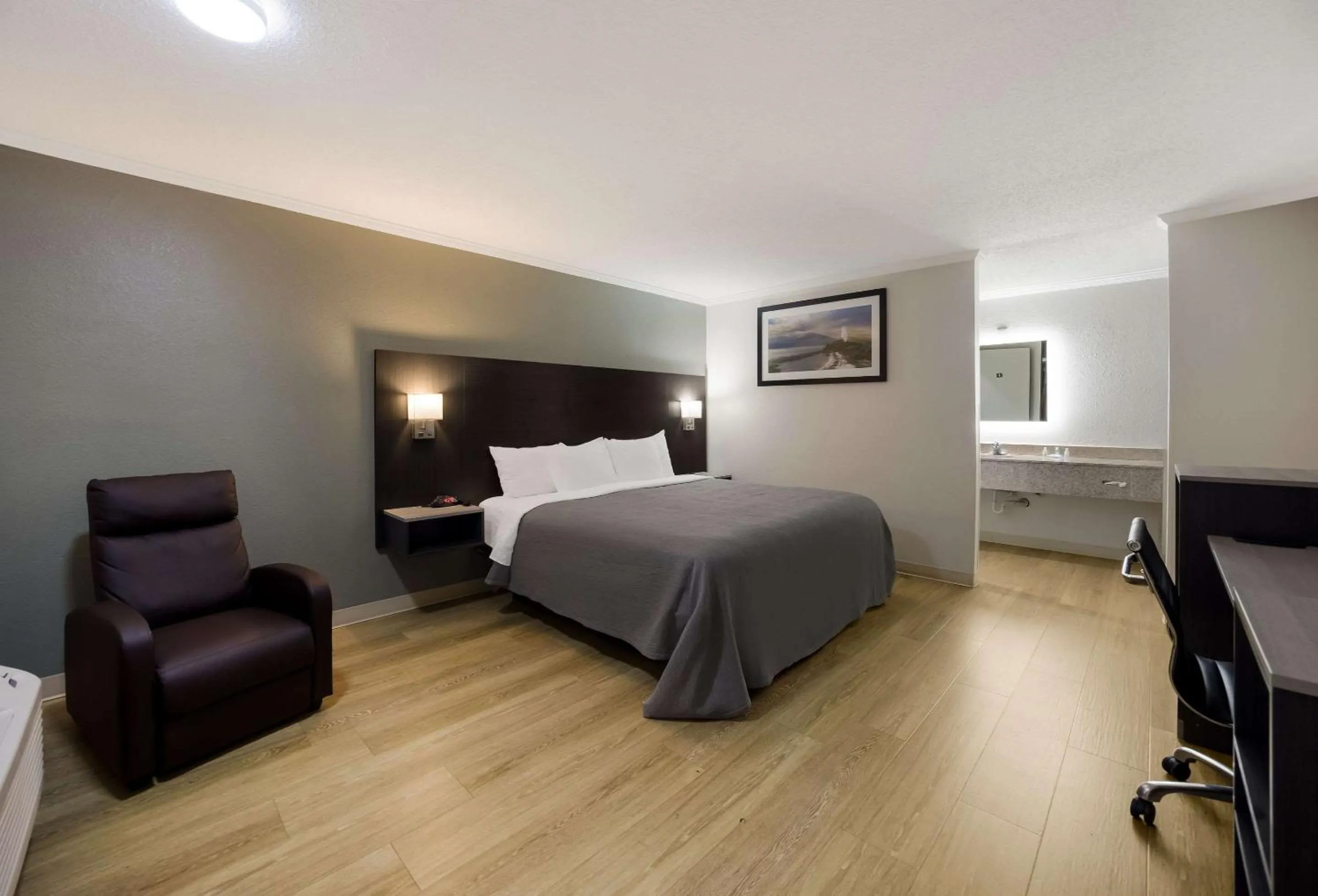 Bedroom, Bed in Quality Inn Tallahassee near University