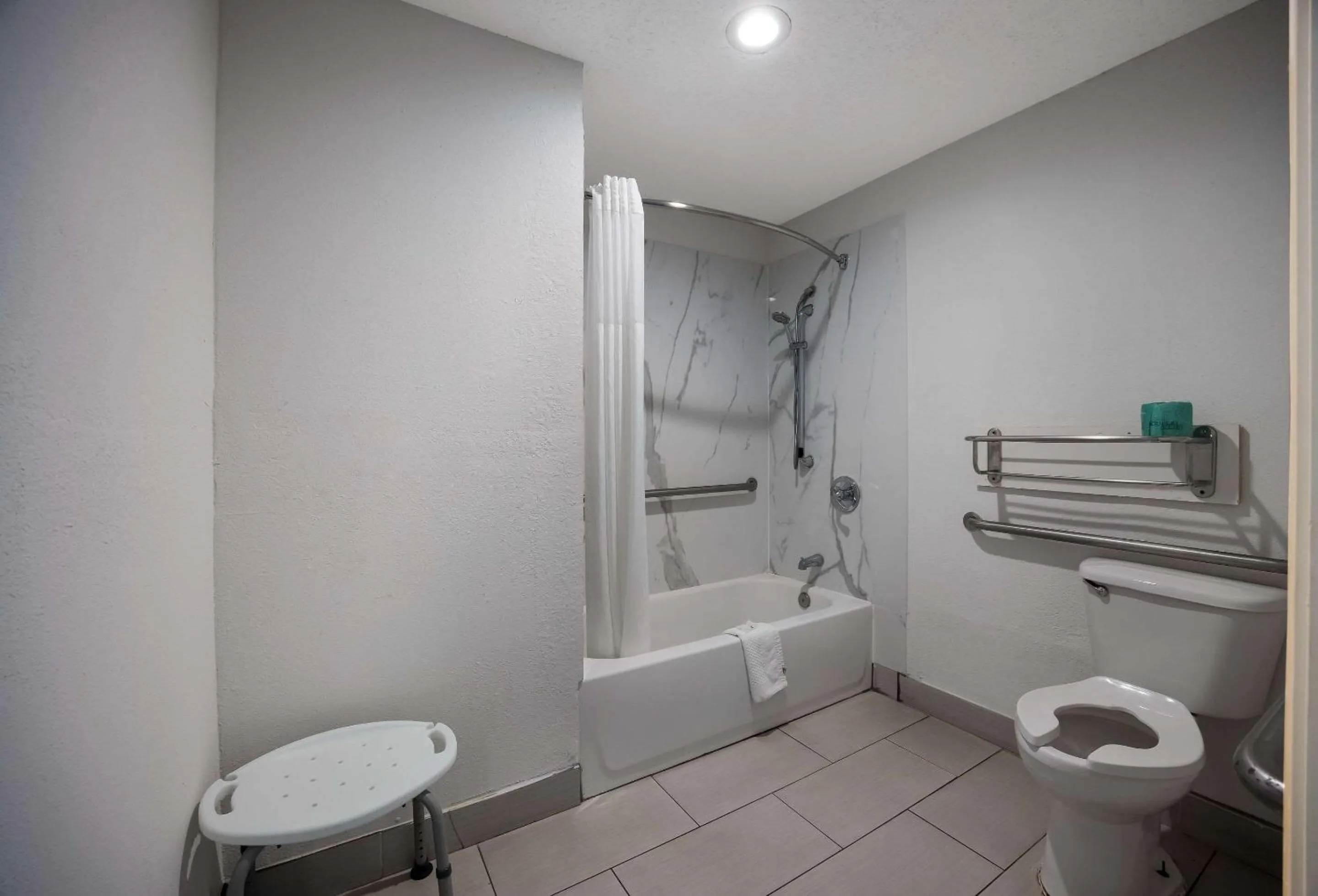 Bathroom in Quality Inn Tallahassee near University