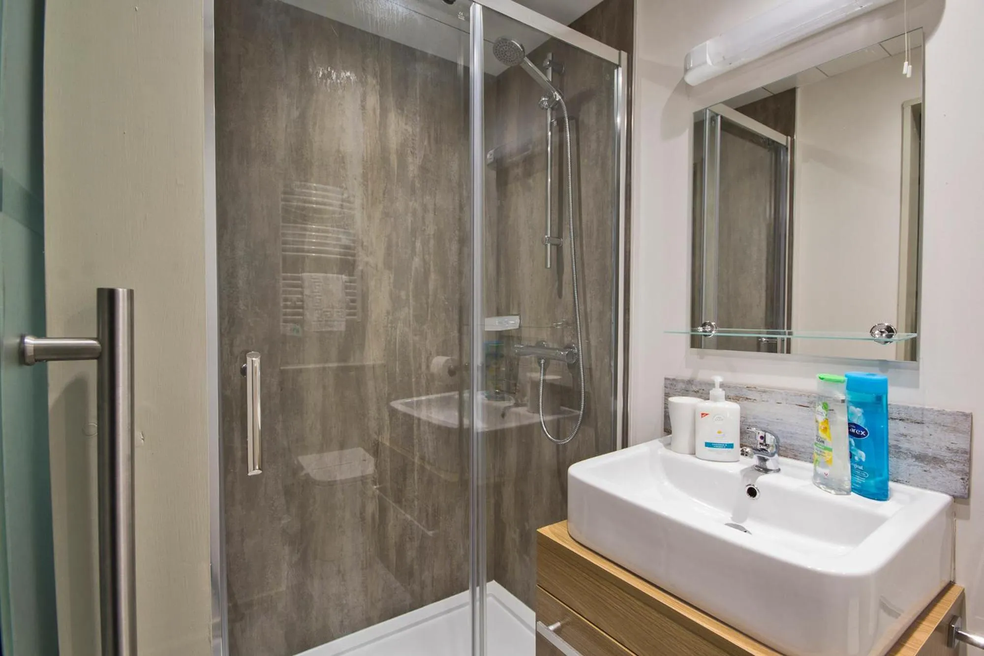 Bathroom in Hawthorn Farm Guest House