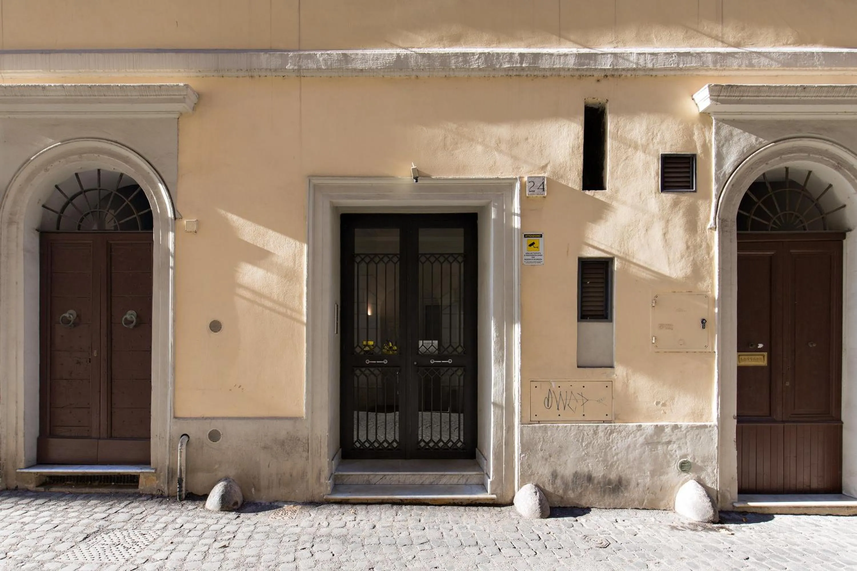 Facade/entrance in Rome As You Feel - Design Apartment at Colosseum