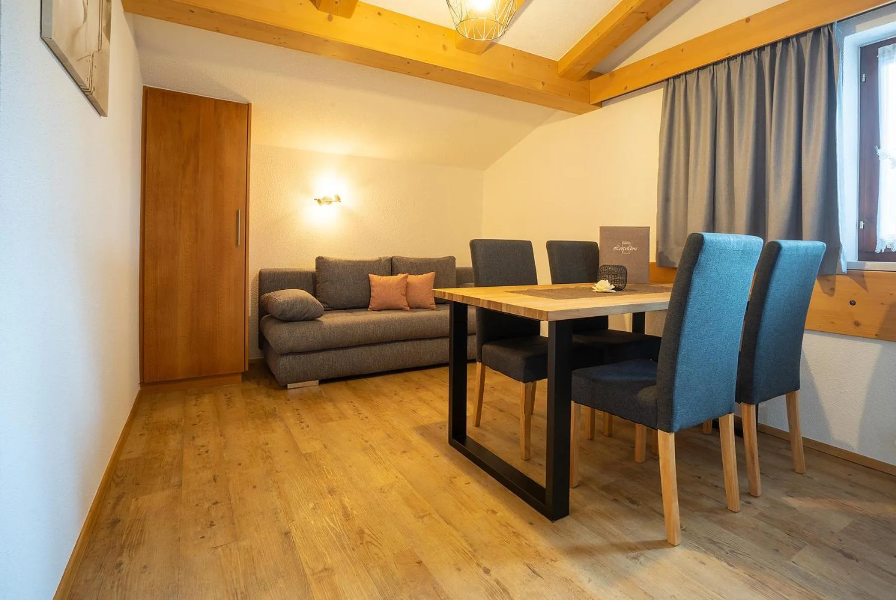 Seating area in LEOPOLDINE Apart Zimmer