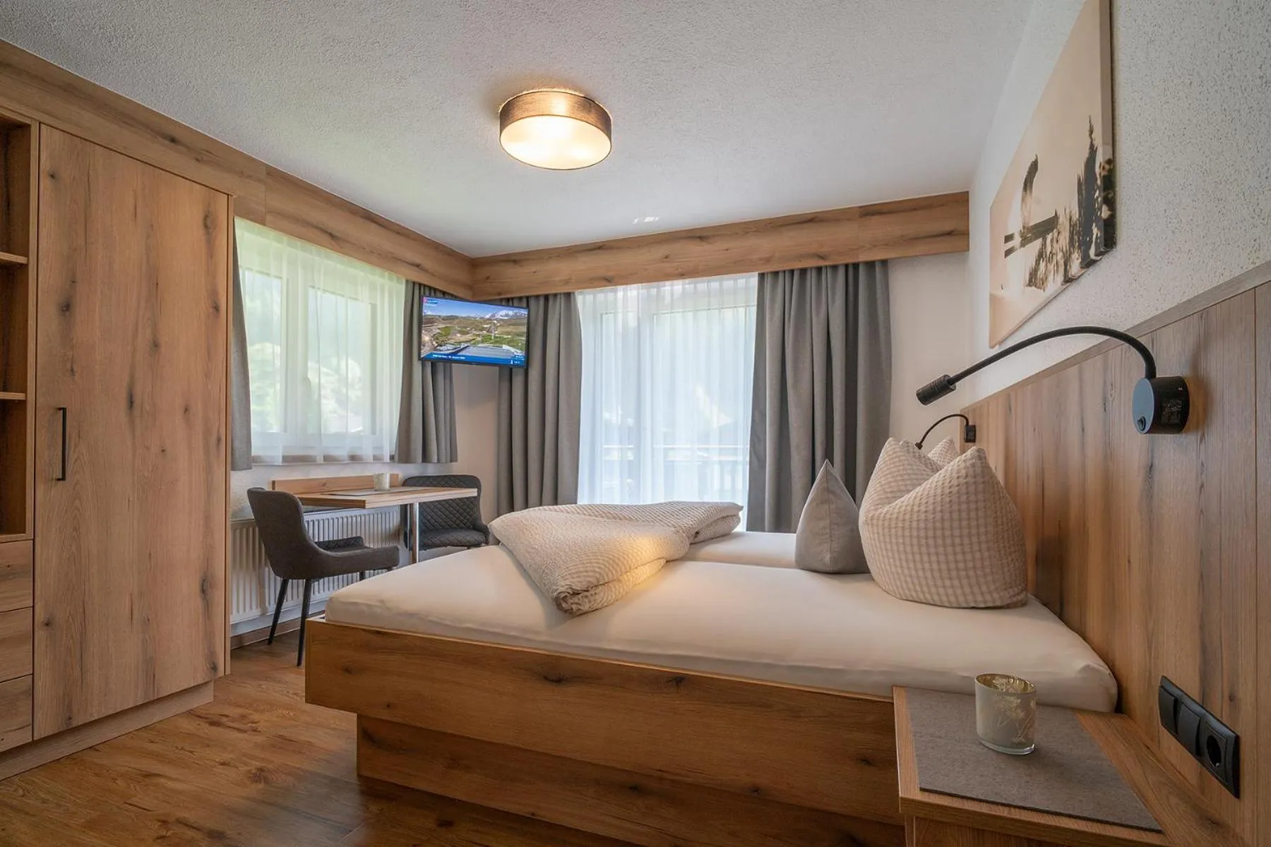 Photo of the whole room, Bed in LEOPOLDINE Apart Zimmer