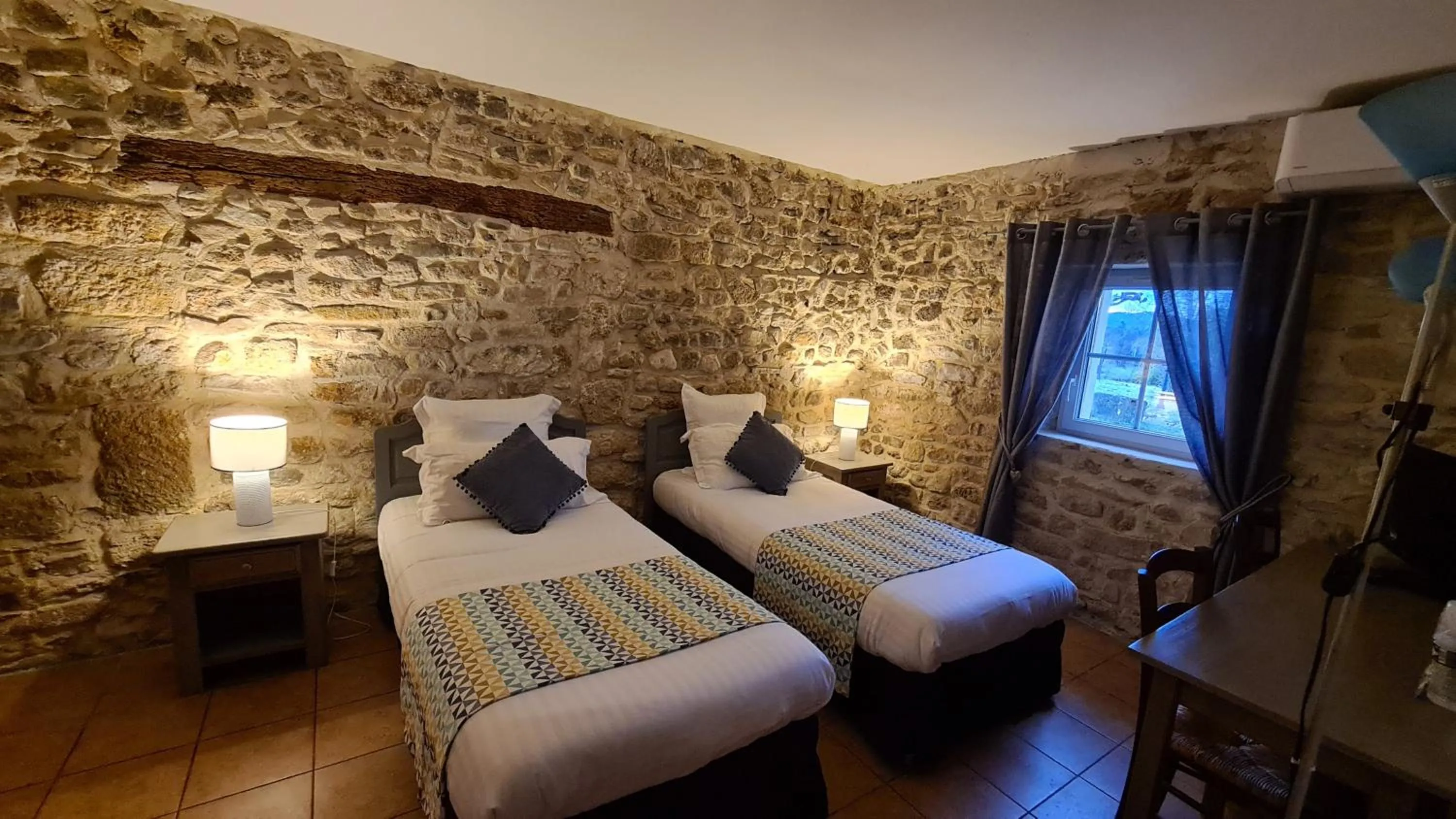 Bed in Logis Hôtel La Bastide Saint Bach