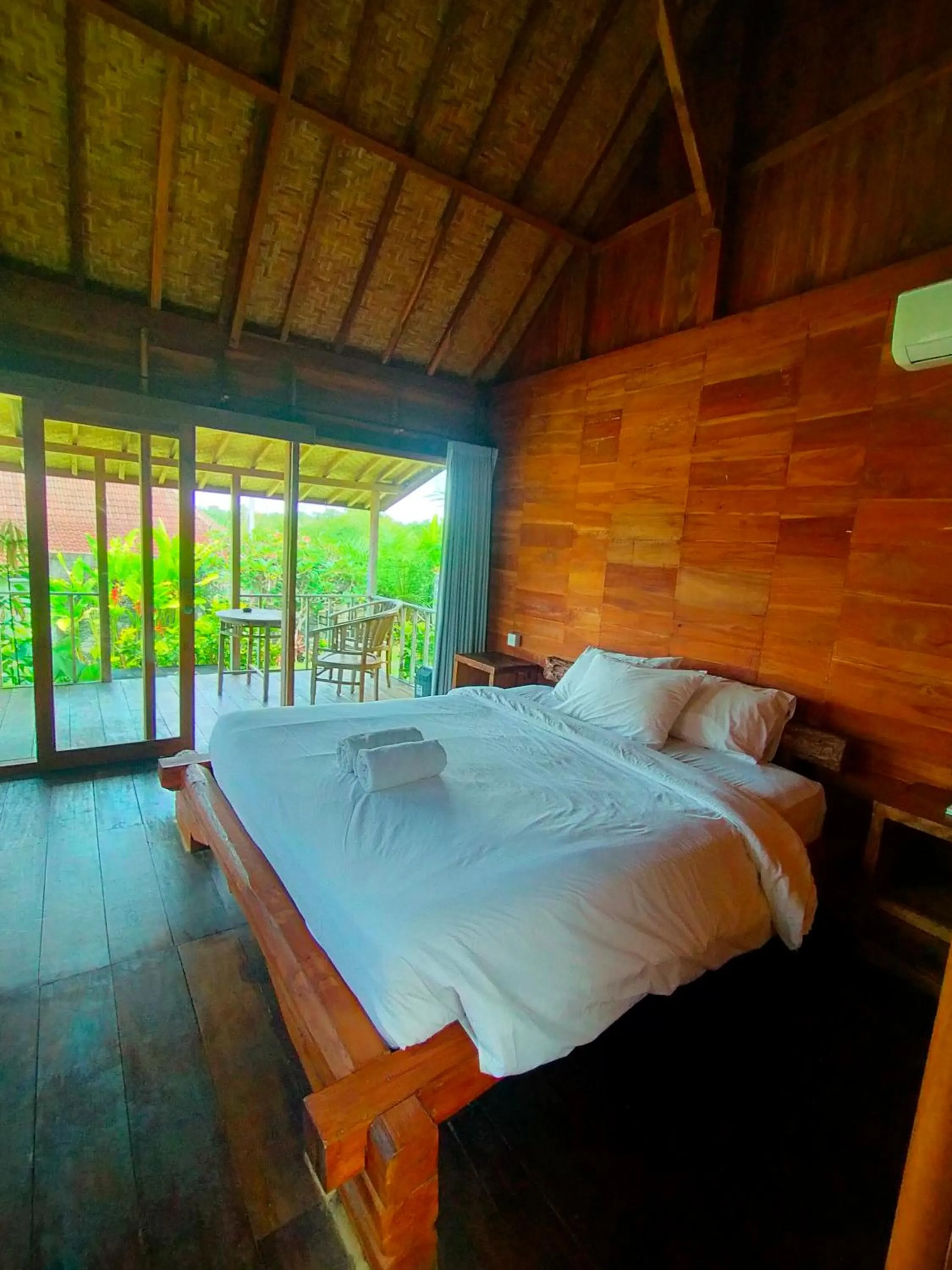 Bed in Green Bowl Beach Villas