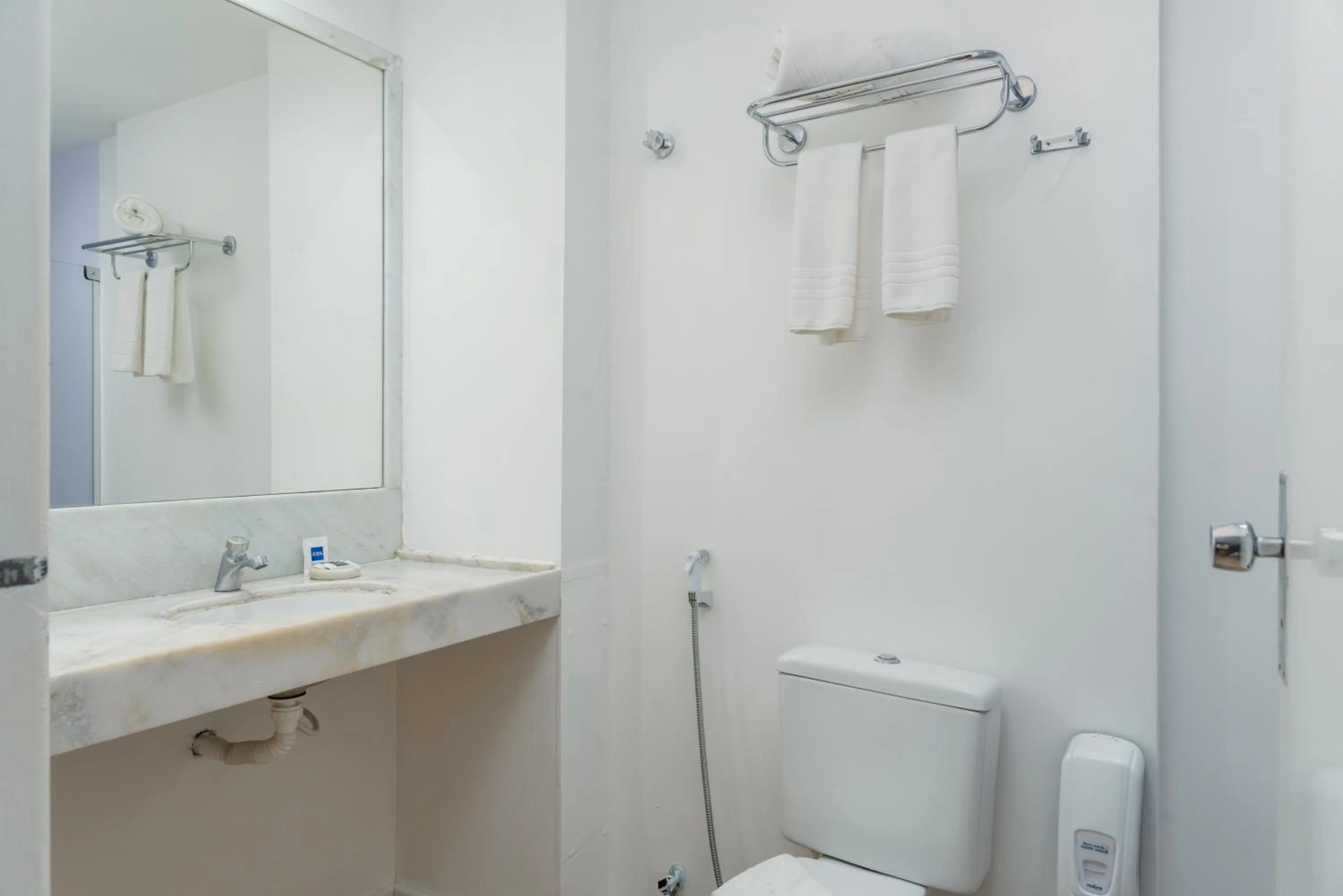 Bathroom in Hotel Costamar Ponta Verde