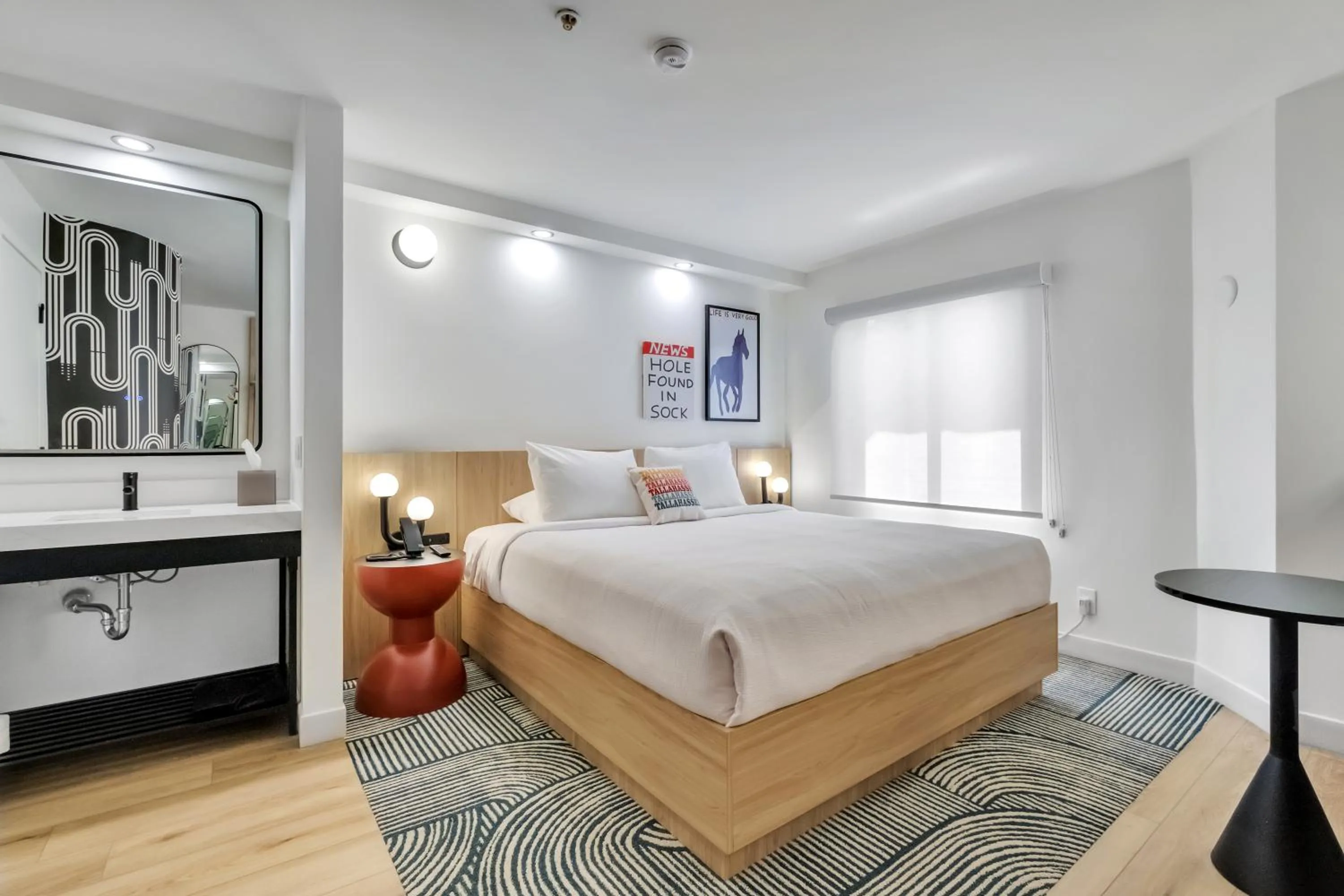 Photo of the whole room, Bed in Sleep Inn University