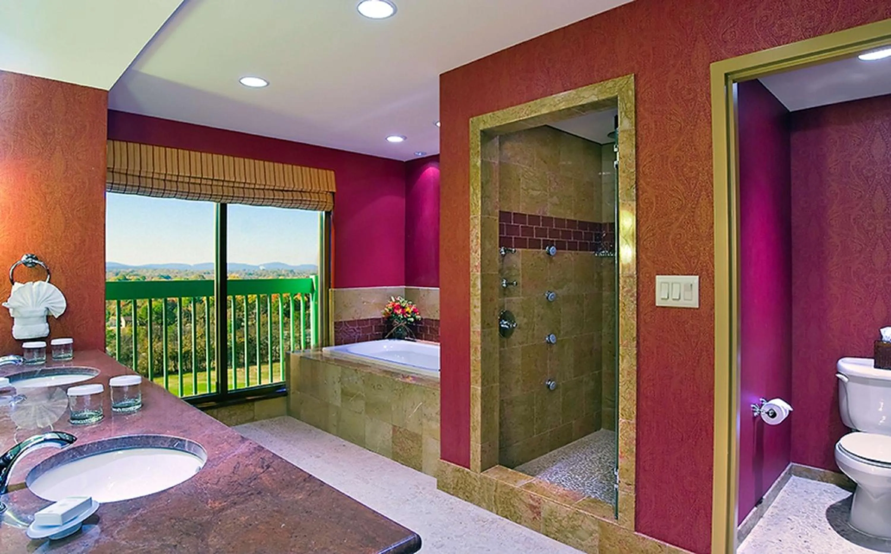 Bathroom, Bed in Embassy Suites Murfreesboro - Hotel & Conference Center