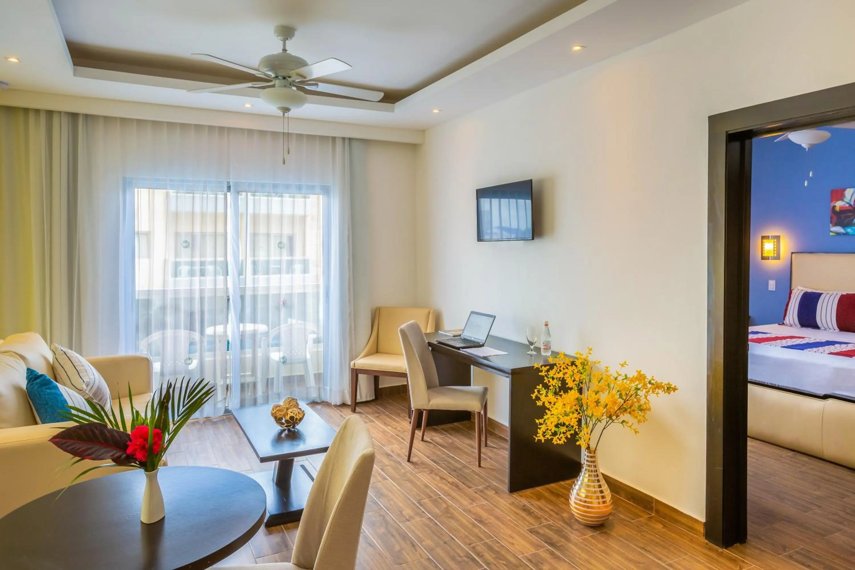 Photo of the whole room, Bed in Hotel whala!urban punta cana