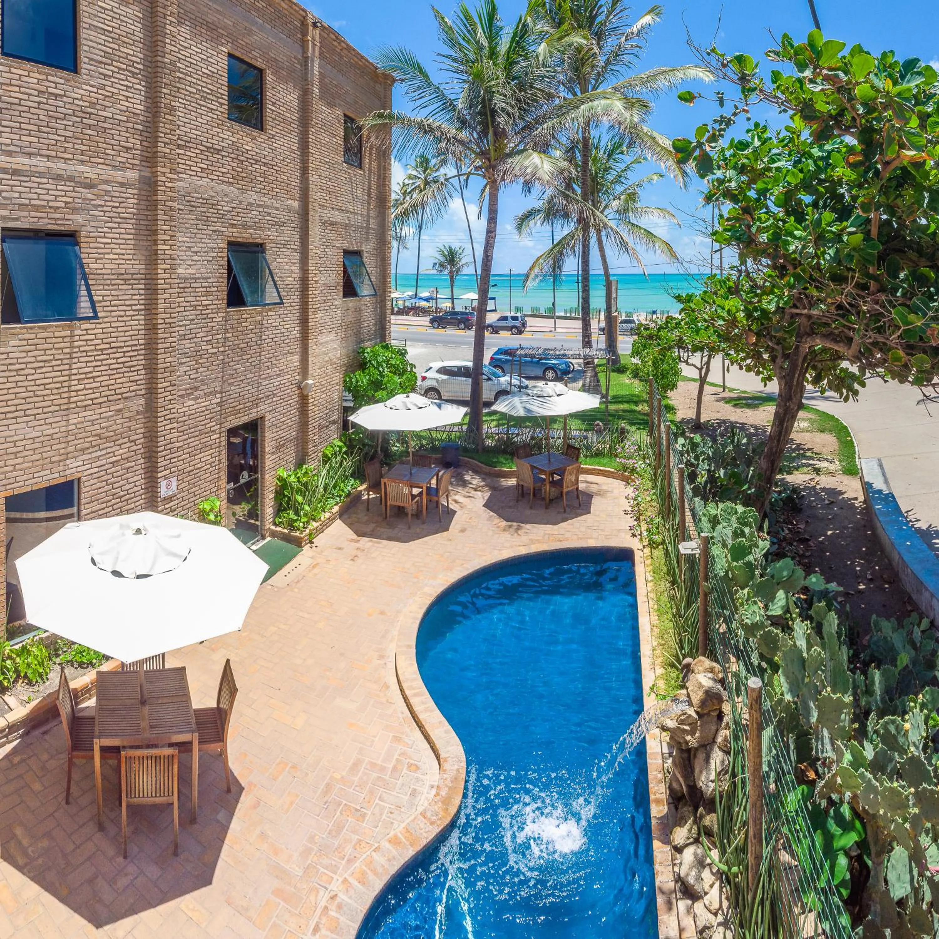 Swimming pool in Cais da Praia Hotel
