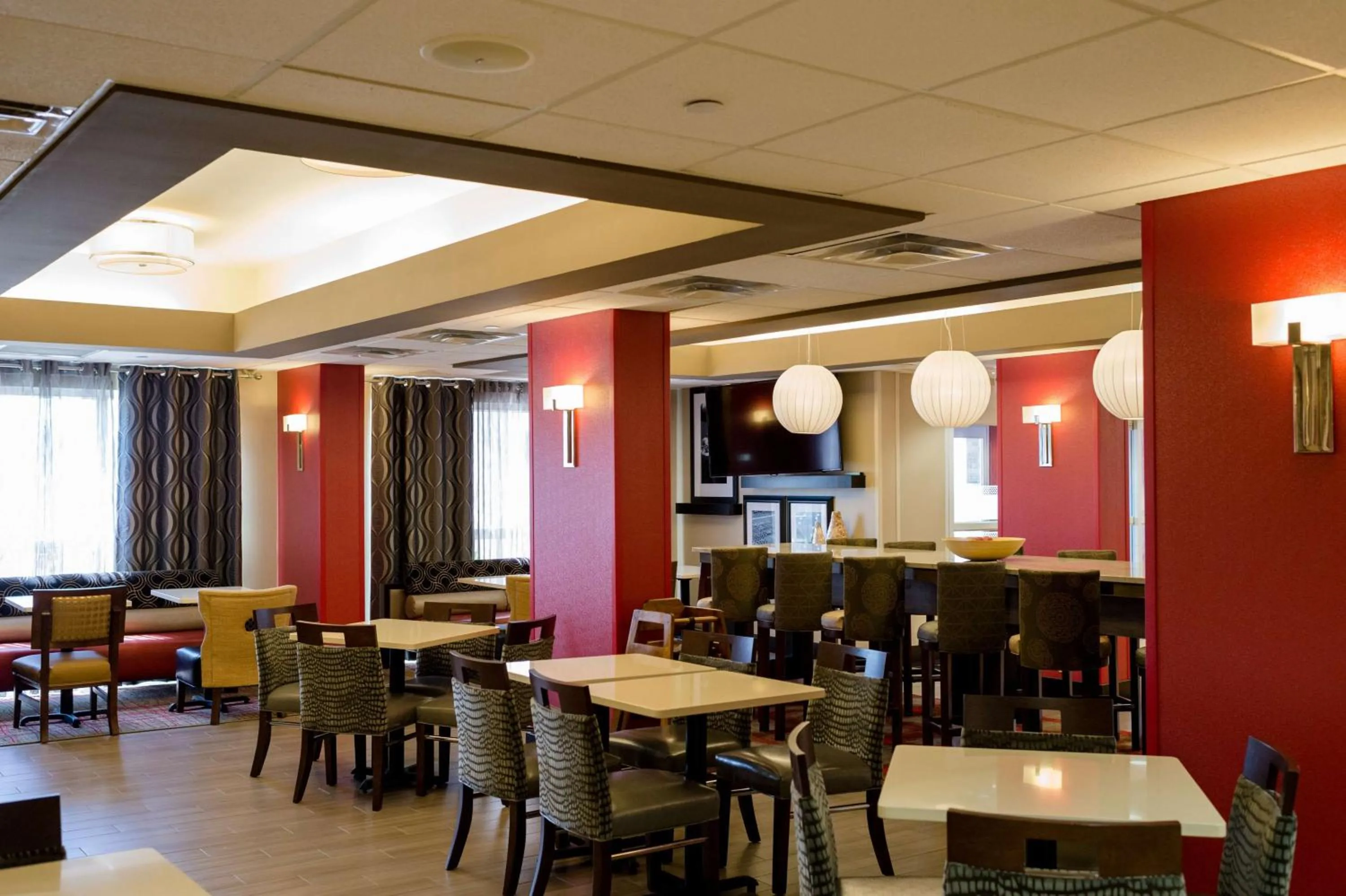 Dining area in Hampton Inn Oxford-West