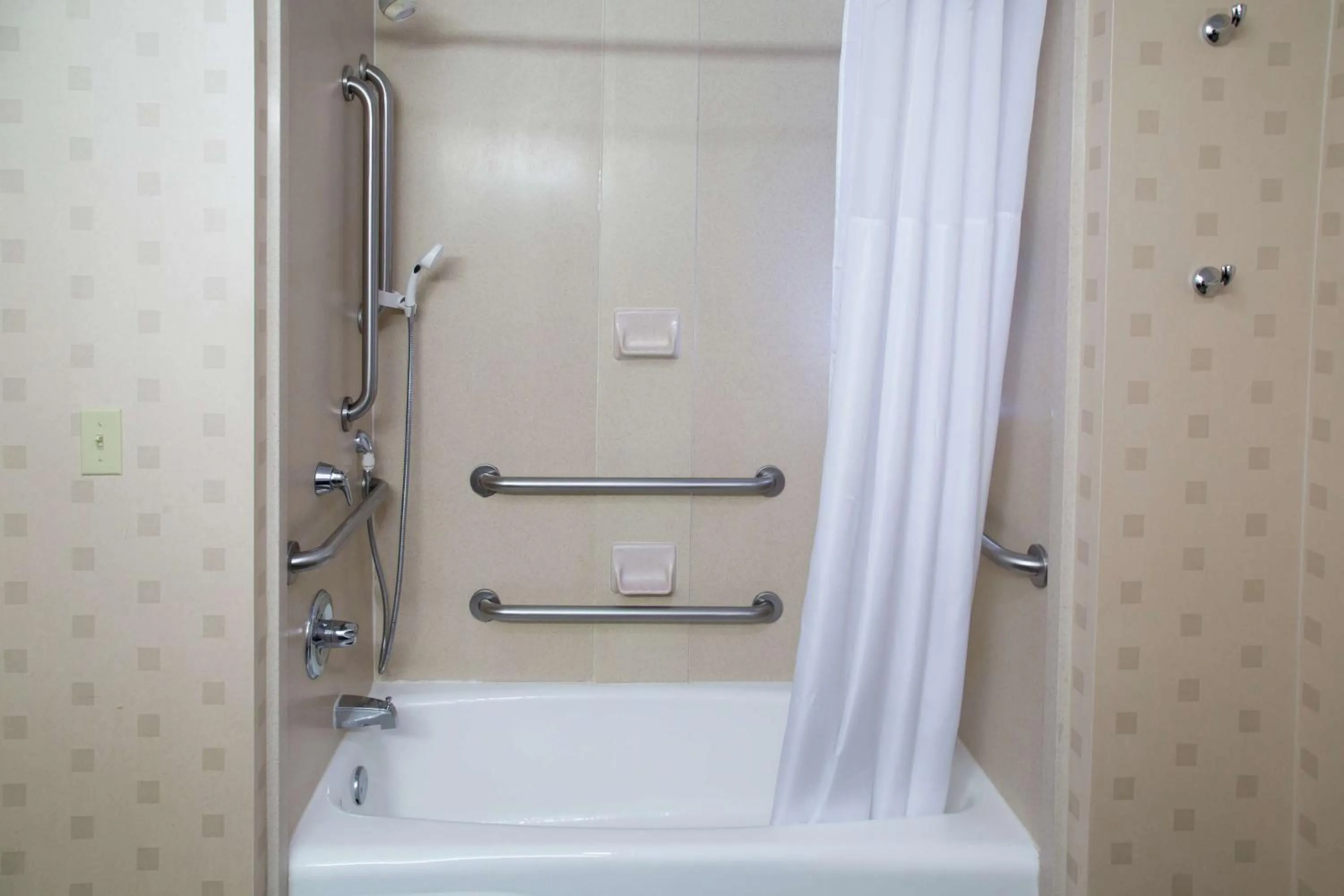 Bathroom in Hampton Inn Oxford-West