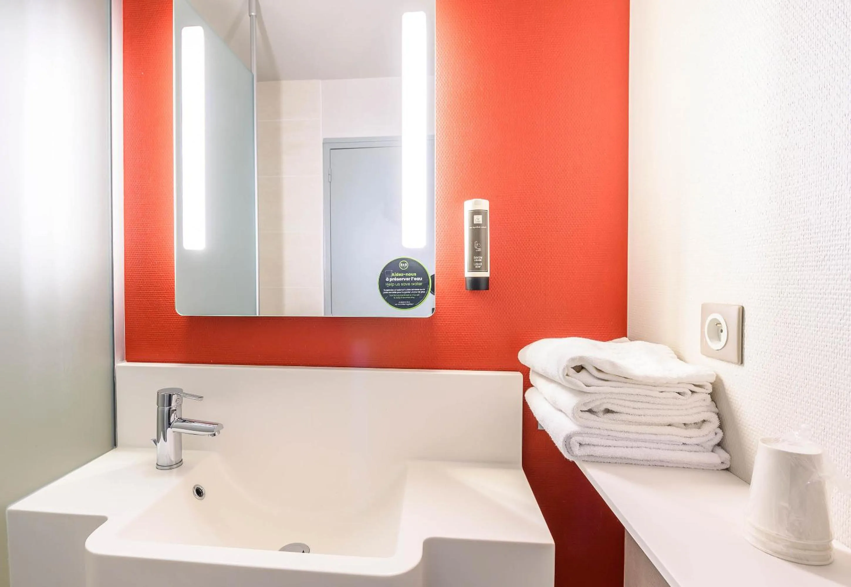 Bathroom in B&B HOTEL Orange